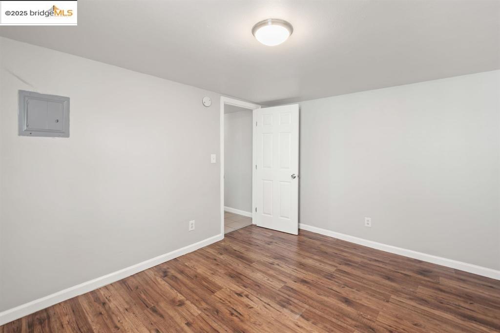 Detail Gallery Image 6 of 8 For 305 Ripley, Richmond,  CA 94801 - – Beds | – Baths