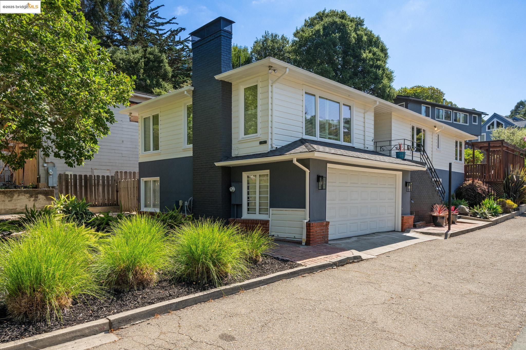 Detail Gallery Image 2 of 59 For 6141 Broadway Ter, Oakland,  CA 94618 - 3 Beds | 2 Baths