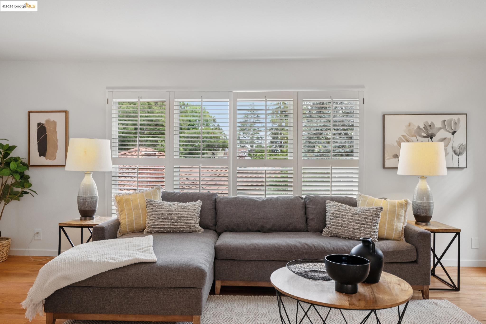 Detail Gallery Image 10 of 59 For 6141 Broadway Ter, Oakland,  CA 94618 - 3 Beds | 2 Baths