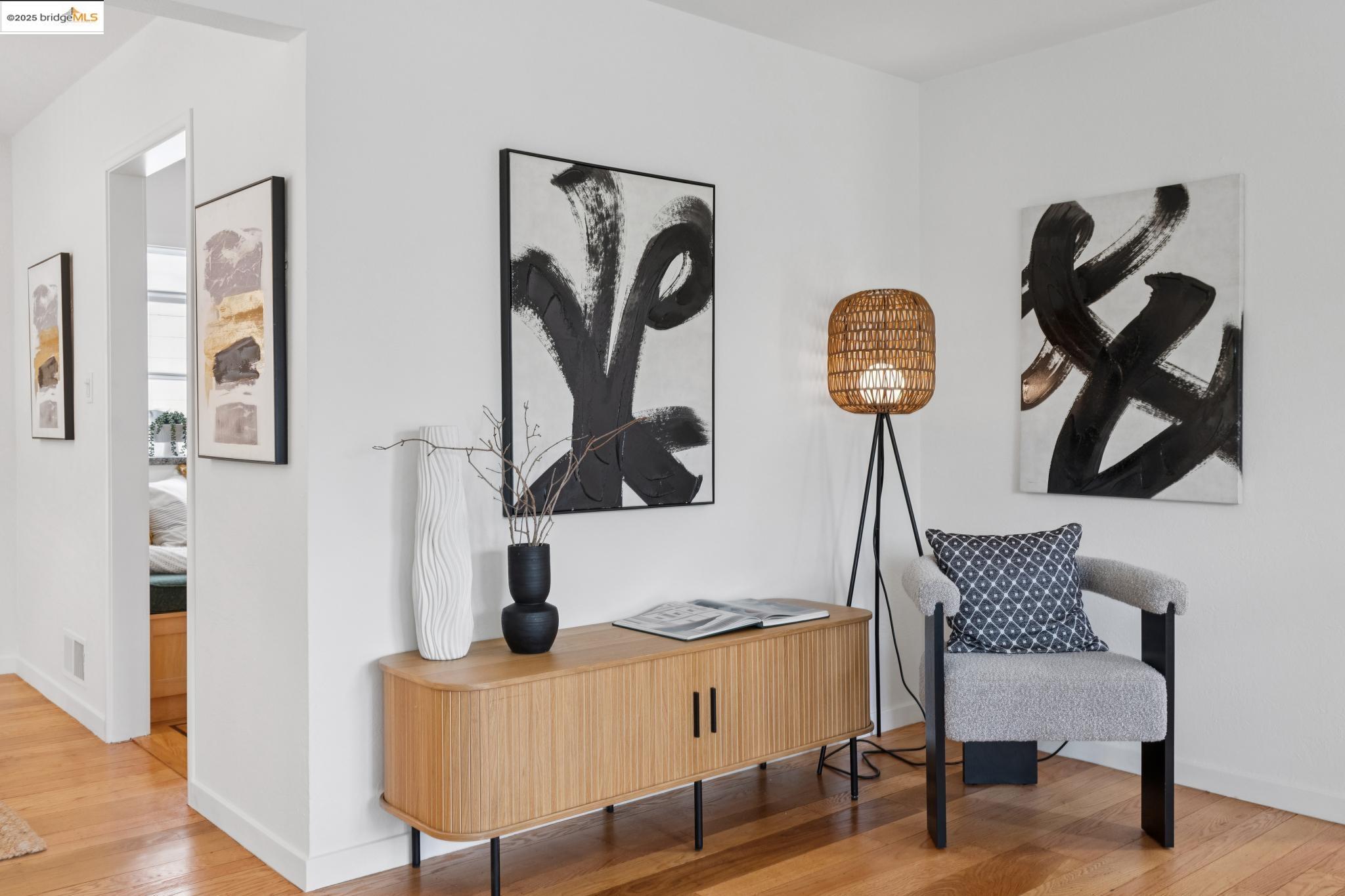 Detail Gallery Image 12 of 59 For 6141 Broadway Ter, Oakland,  CA 94618 - 3 Beds | 2 Baths