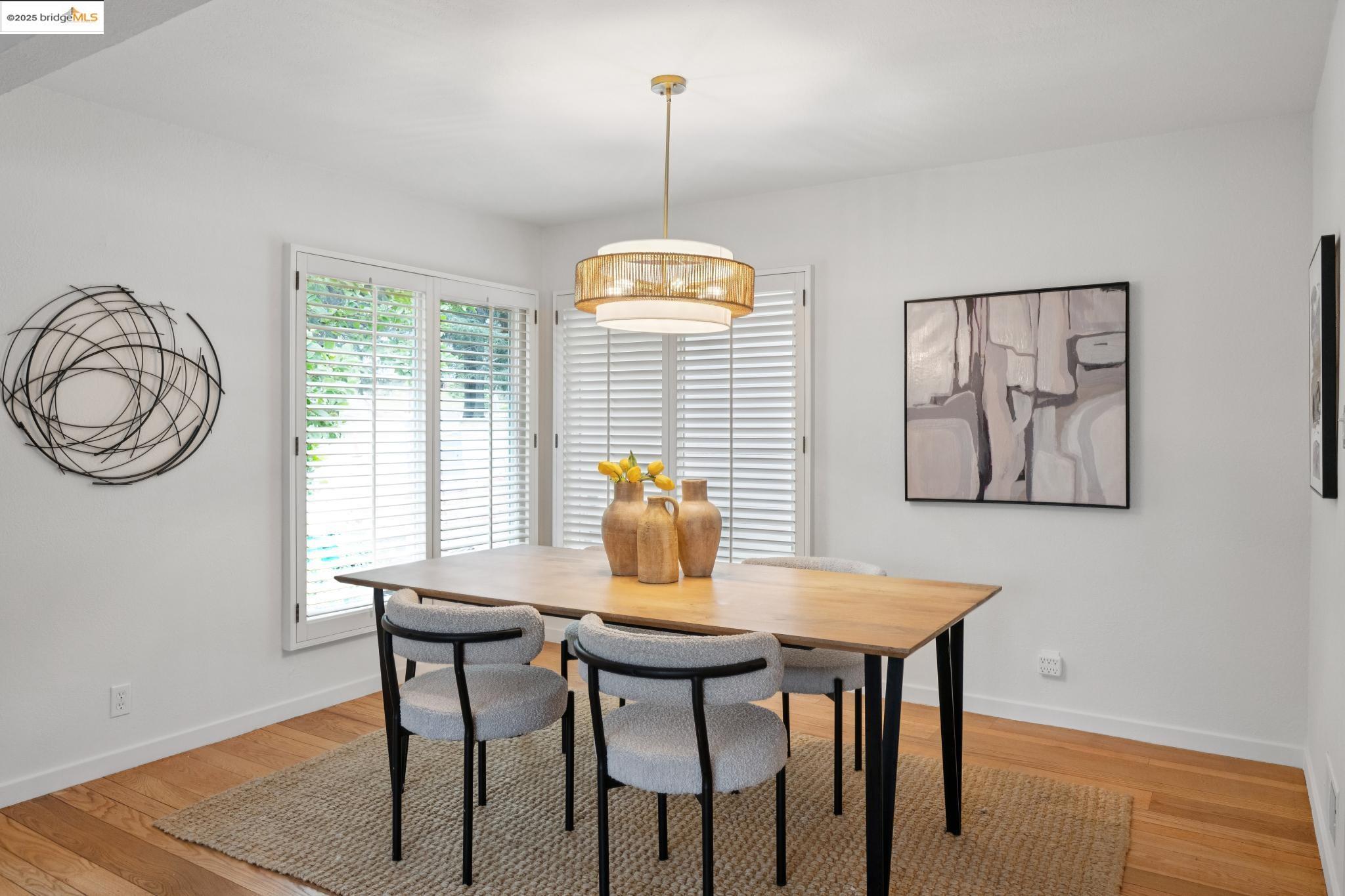 Detail Gallery Image 14 of 60 For 6141 Broadway Ter, Oakland,  CA 94618 - 3 Beds | 2 Baths