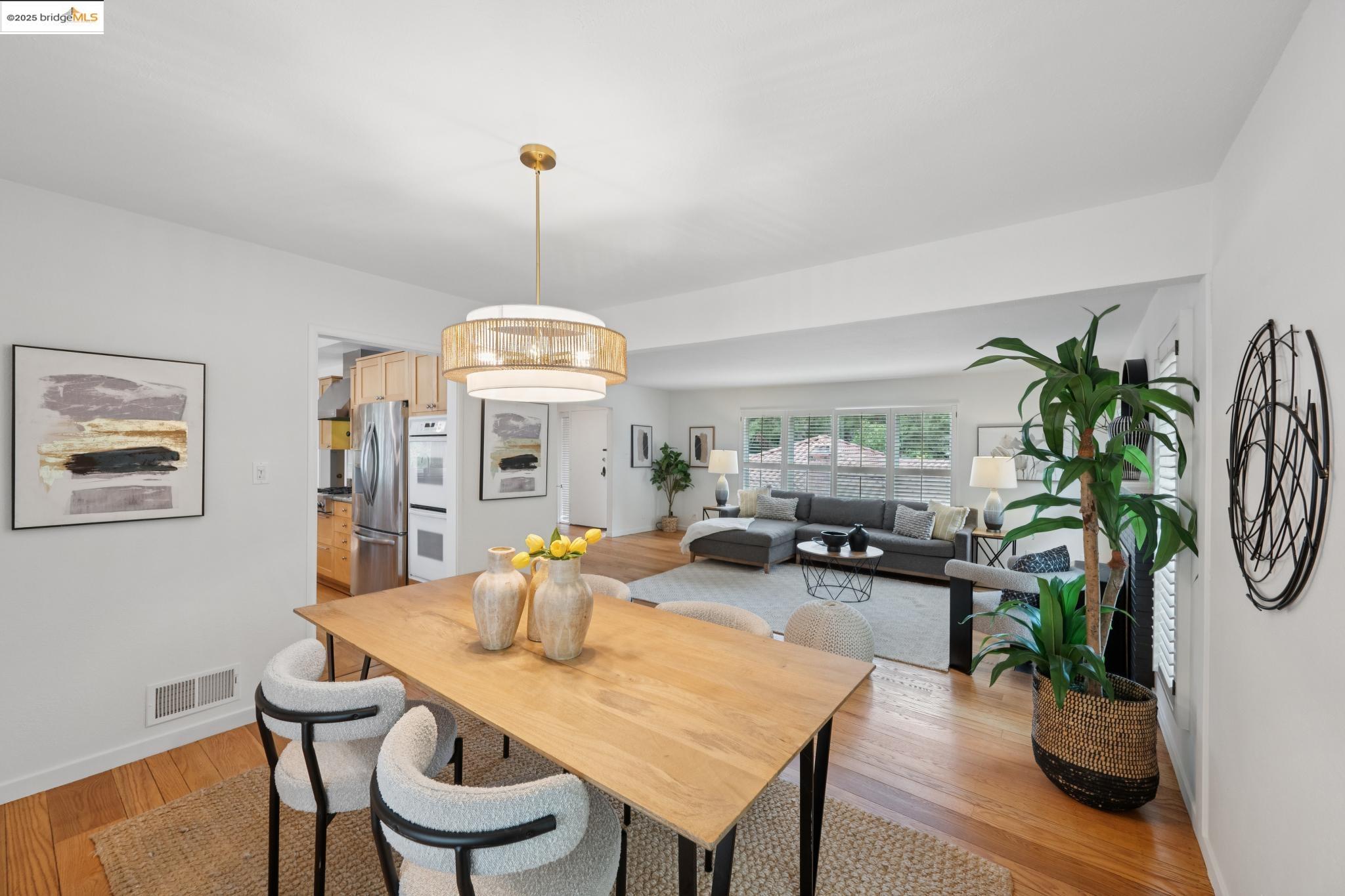 Detail Gallery Image 16 of 60 For 6141 Broadway Ter, Oakland,  CA 94618 - 3 Beds | 2 Baths