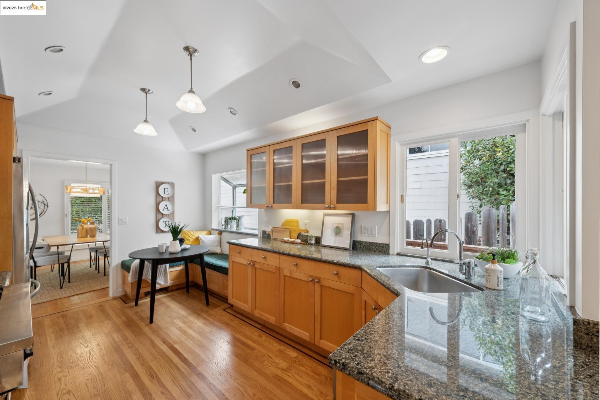 Detail Gallery Image 19 of 60 For 6141 Broadway Ter, Oakland,  CA 94618 - 3 Beds | 2 Baths