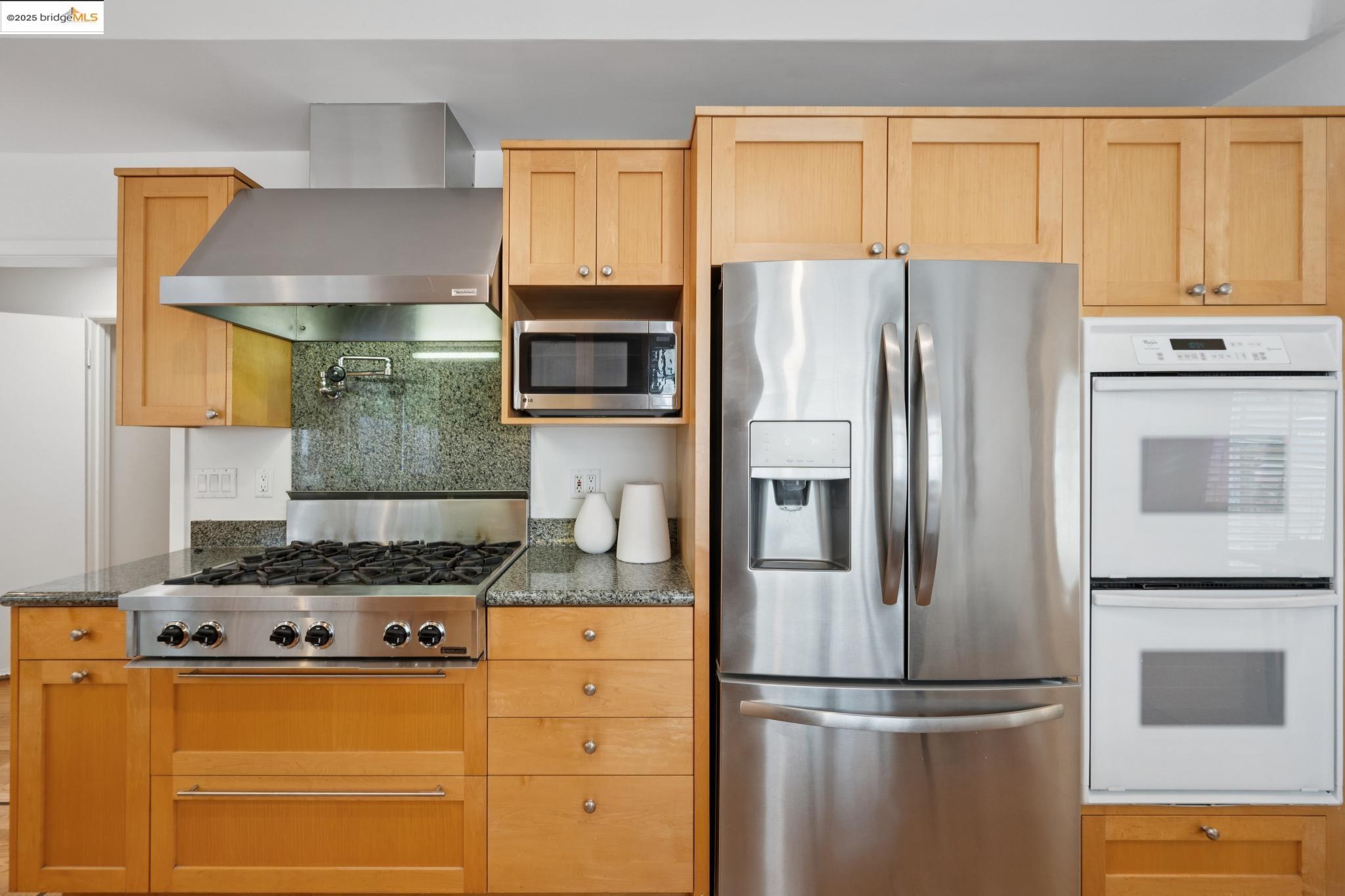 Detail Gallery Image 24 of 60 For 6141 Broadway Ter, Oakland,  CA 94618 - 3 Beds | 2 Baths