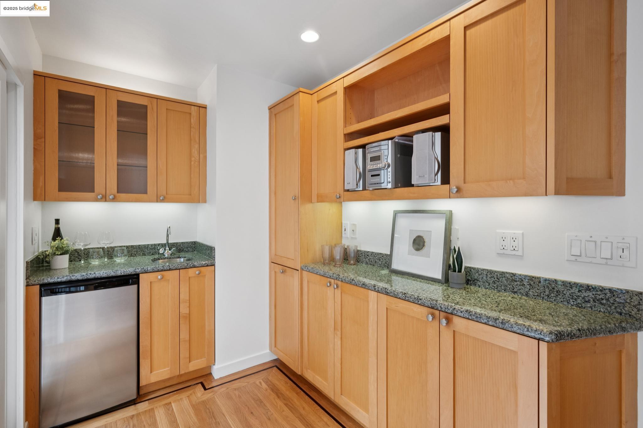 Detail Gallery Image 27 of 60 For 6141 Broadway Ter, Oakland,  CA 94618 - 3 Beds | 2 Baths