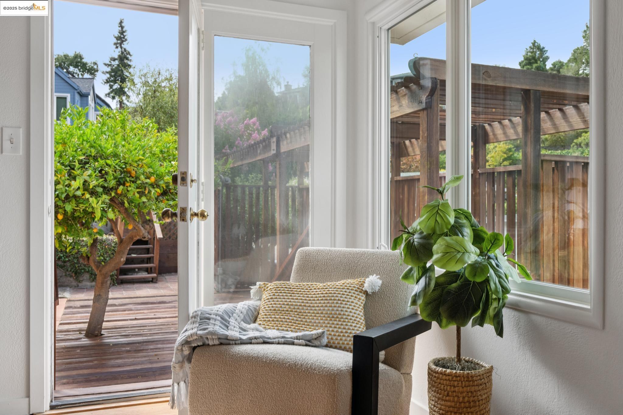 Detail Gallery Image 32 of 60 For 6141 Broadway Ter, Oakland,  CA 94618 - 3 Beds | 2 Baths