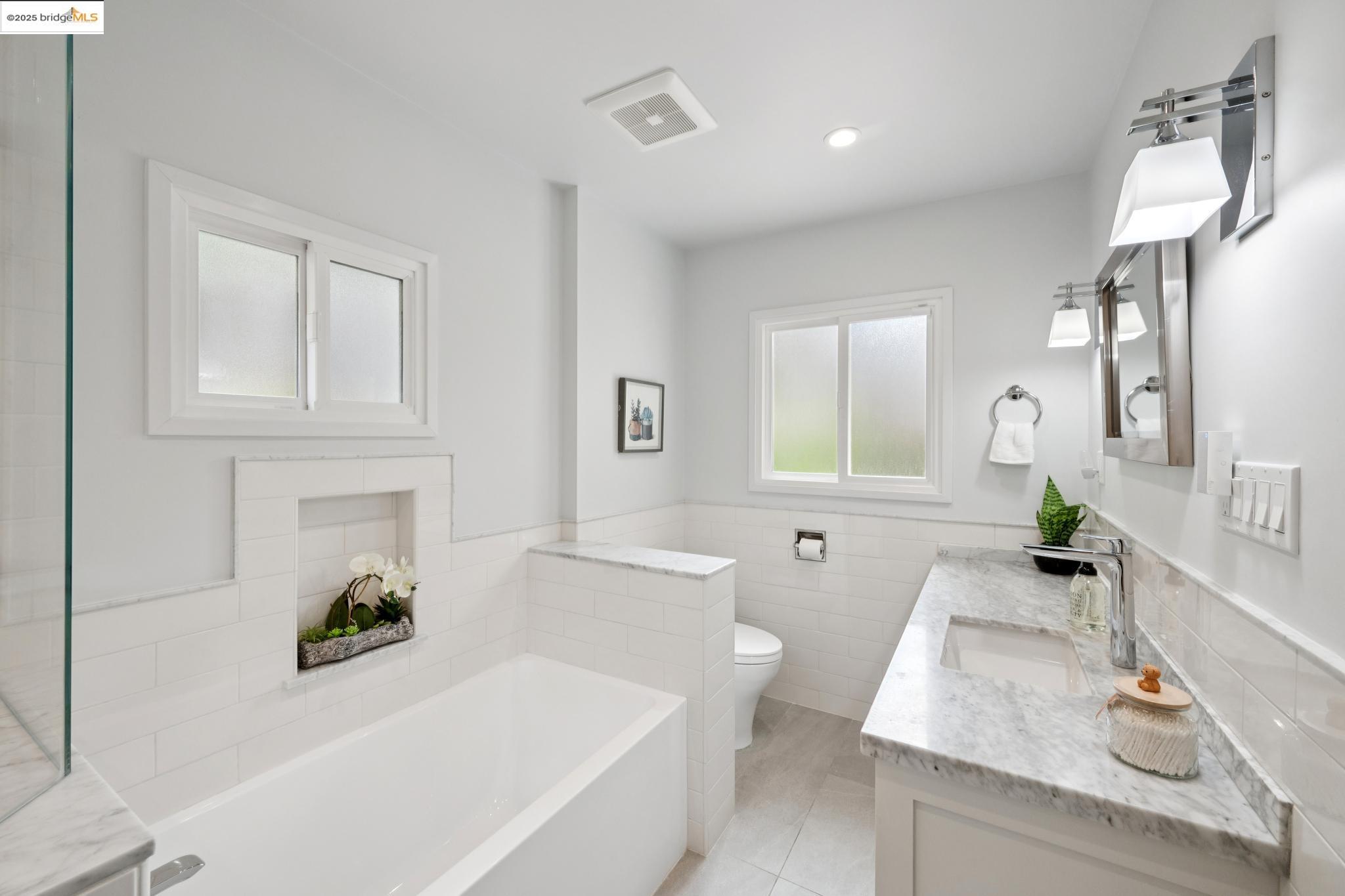 Detail Gallery Image 33 of 60 For 6141 Broadway Ter, Oakland,  CA 94618 - 3 Beds | 2 Baths