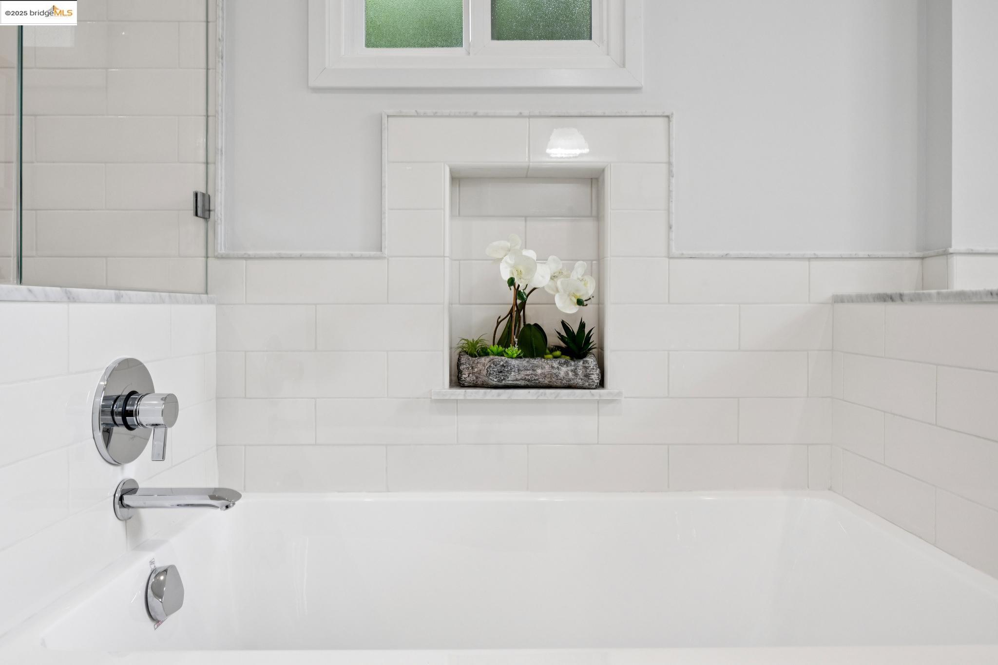 Detail Gallery Image 35 of 60 For 6141 Broadway Ter, Oakland,  CA 94618 - 3 Beds | 2 Baths