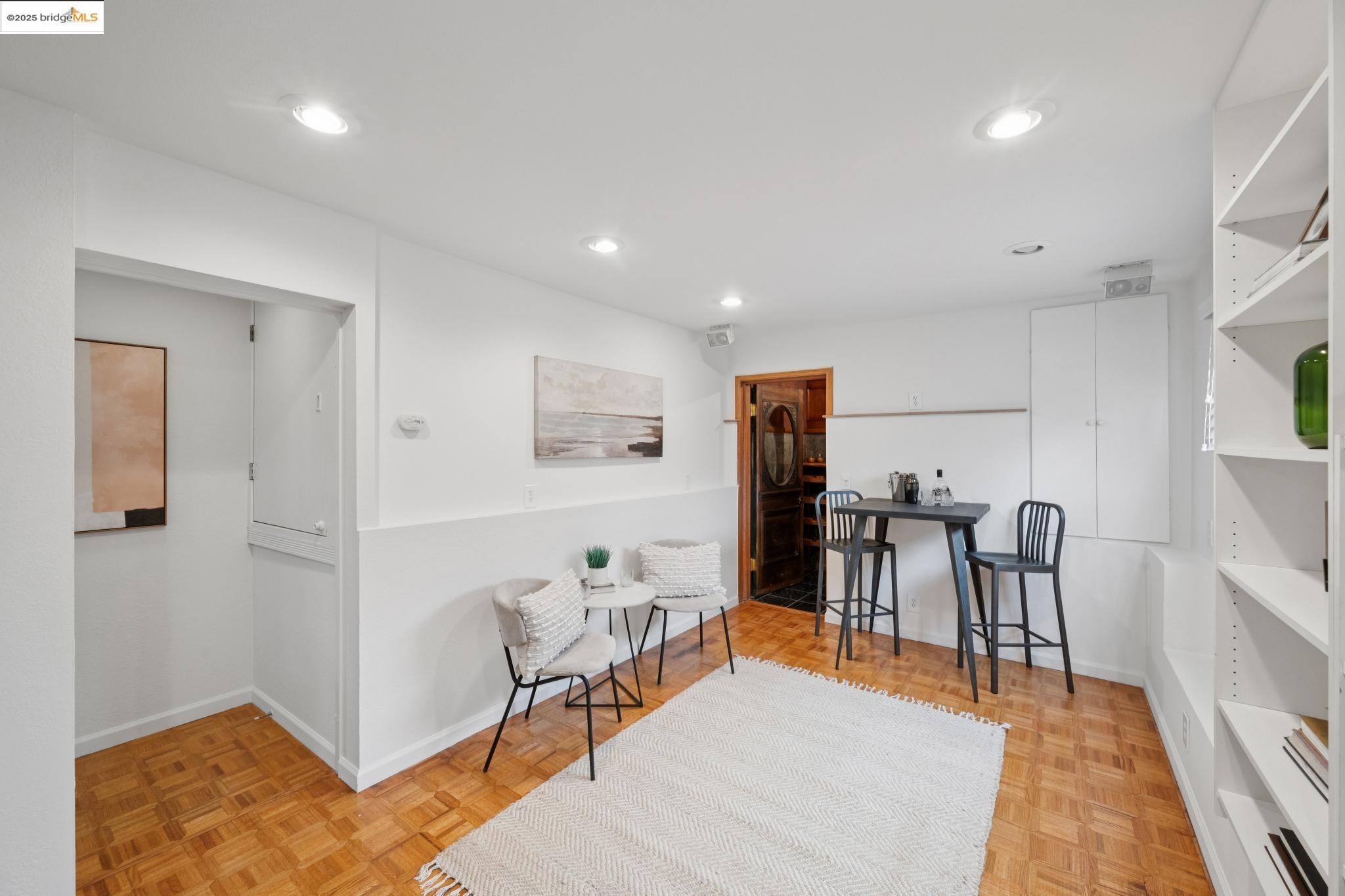 Detail Gallery Image 39 of 60 For 6141 Broadway Ter, Oakland,  CA 94618 - 3 Beds | 2 Baths