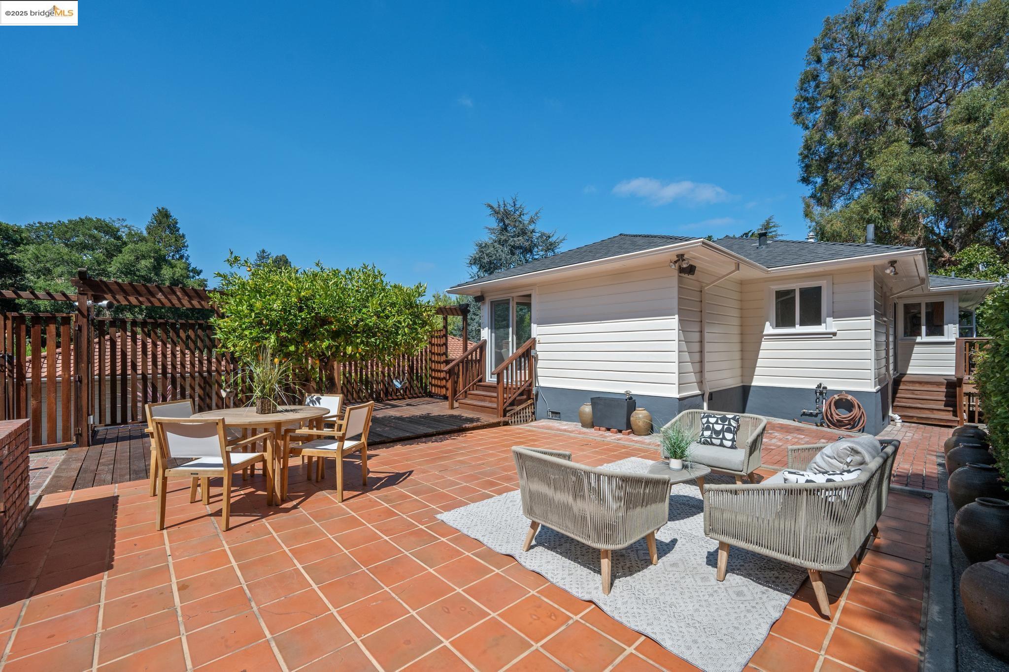 Detail Gallery Image 49 of 60 For 6141 Broadway Ter, Oakland,  CA 94618 - 3 Beds | 2 Baths