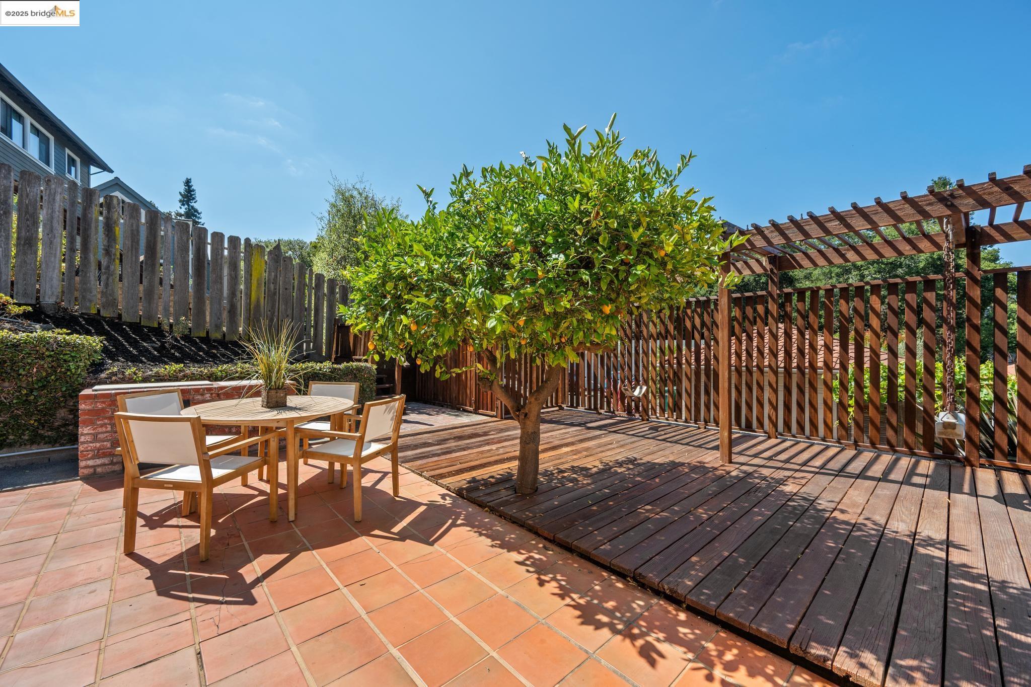 Detail Gallery Image 52 of 60 For 6141 Broadway Ter, Oakland,  CA 94618 - 3 Beds | 2 Baths