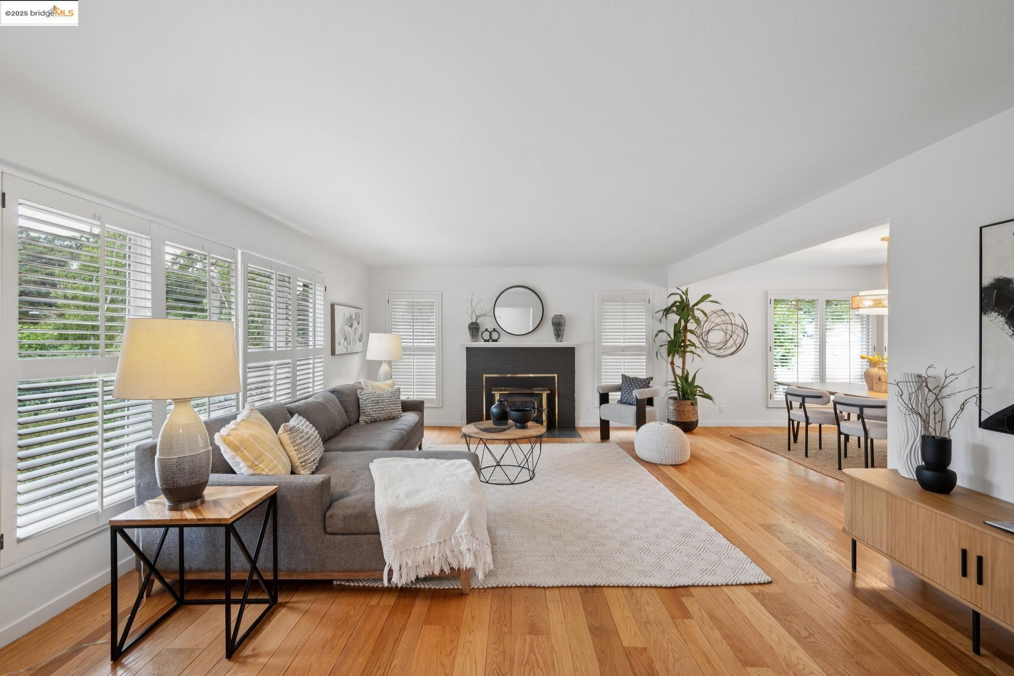 Detail Gallery Image 7 of 60 For 6141 Broadway Ter, Oakland,  CA 94618 - 3 Beds | 2 Baths