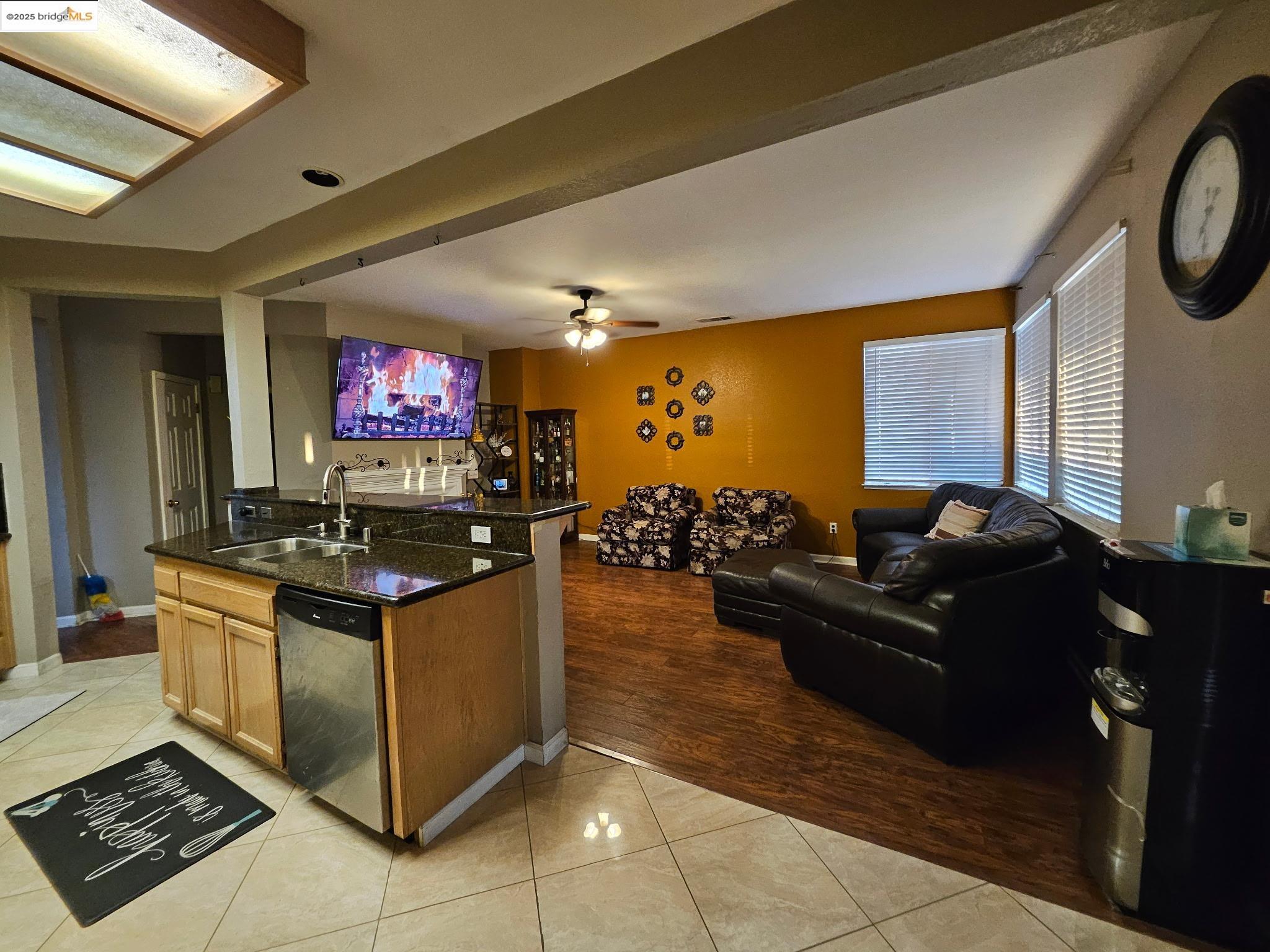 Detail Gallery Image 6 of 11 For 2236 Newport Ct, Discovery Bay,  CA 94505 - 4 Beds | 2/1 Baths