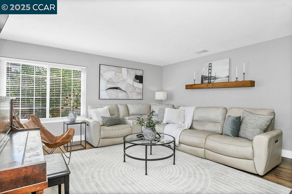 Detail Gallery Image 2 of 24 For 130 Butte Ct, Bay Point,  CA 94565 - 3 Beds | 2 Baths