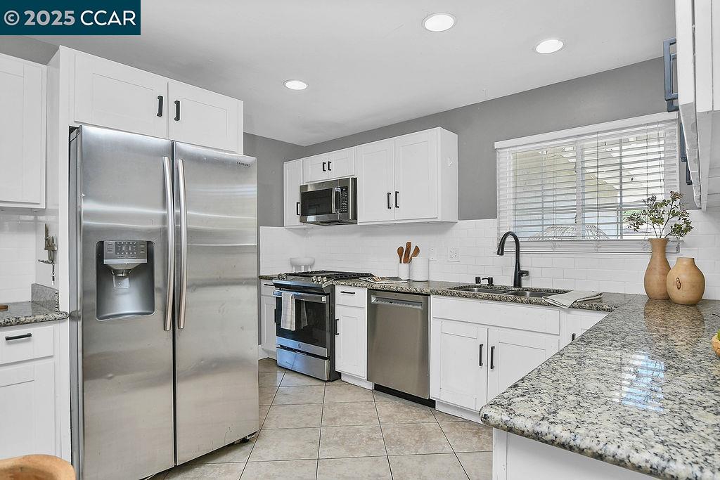Detail Gallery Image 3 of 24 For 130 Butte Ct, Bay Point,  CA 94565 - 3 Beds | 2 Baths