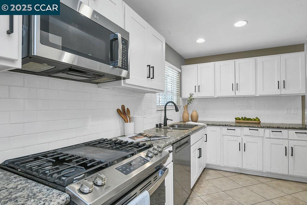 Detail Gallery Image 4 of 24 For 130 Butte Ct, Bay Point,  CA 94565 - 3 Beds | 2 Baths