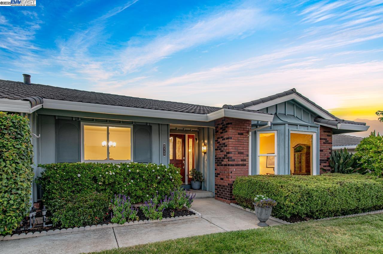 Detail Gallery Image 2 of 38 For 7867 Fairoaks Dr, Pleasanton,  CA 94588 - 4 Beds | 2 Baths