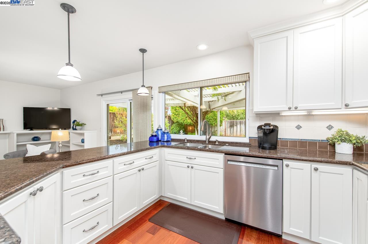 Detail Gallery Image 15 of 38 For 7867 Fairoaks Dr, Pleasanton,  CA 94588 - 4 Beds | 2 Baths