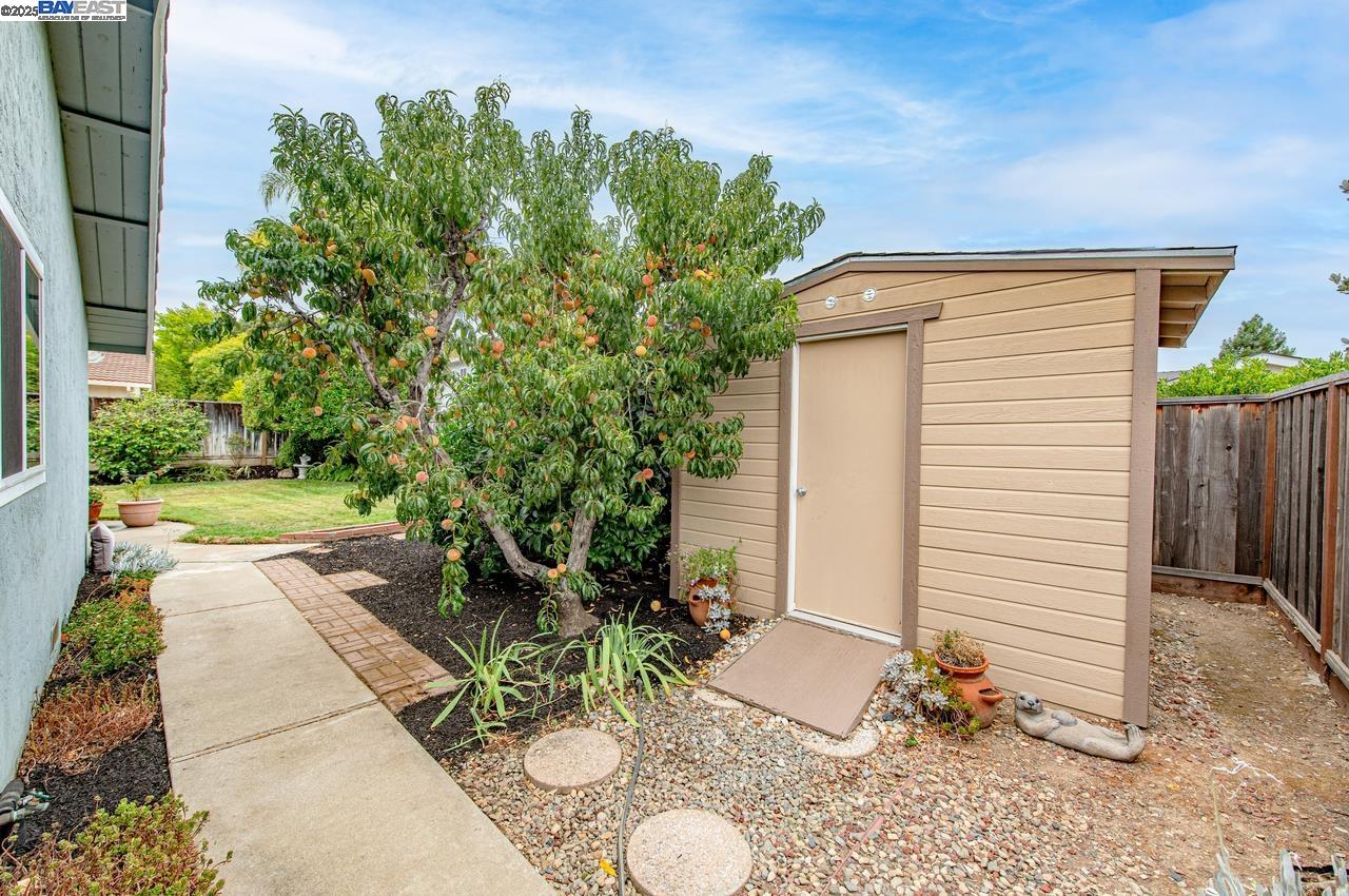 Detail Gallery Image 35 of 38 For 7867 Fairoaks Dr, Pleasanton,  CA 94588 - 4 Beds | 2 Baths
