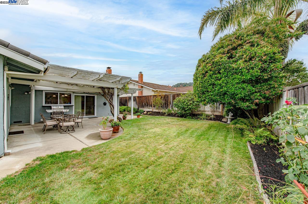 Detail Gallery Image 36 of 38 For 7867 Fairoaks Dr, Pleasanton,  CA 94588 - 4 Beds | 2 Baths