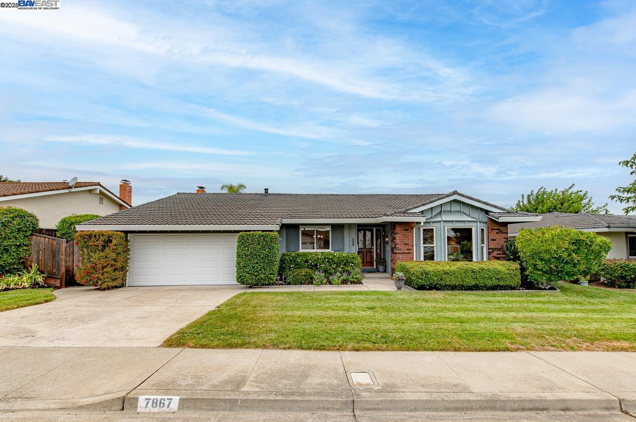 Detail Gallery Image 5 of 38 For 7867 Fairoaks Dr, Pleasanton,  CA 94588 - 4 Beds | 2 Baths