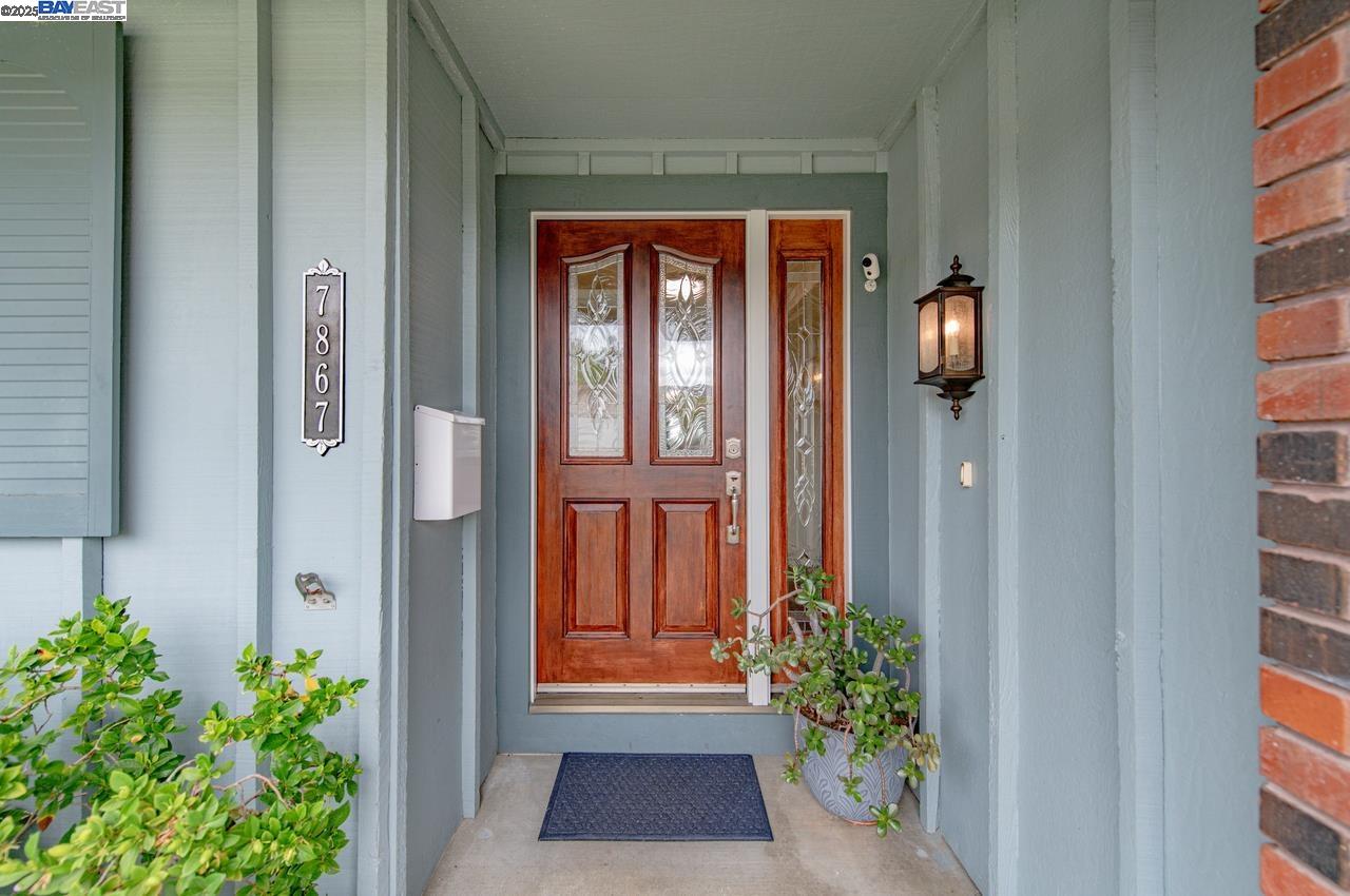 Detail Gallery Image 6 of 38 For 7867 Fairoaks Dr, Pleasanton,  CA 94588 - 4 Beds | 2 Baths