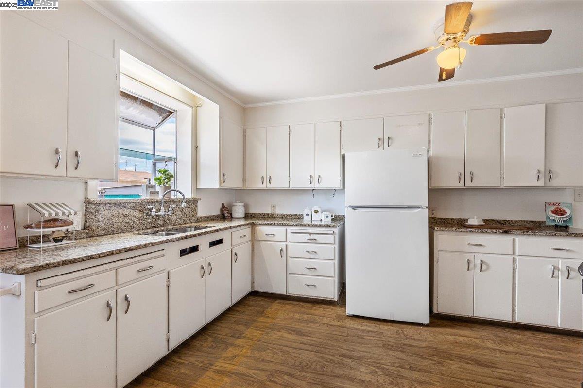 Detail Gallery Image 13 of 26 For 9900 Maddux Dr, Oakland,  CA 94603 - 3 Beds | 2 Baths