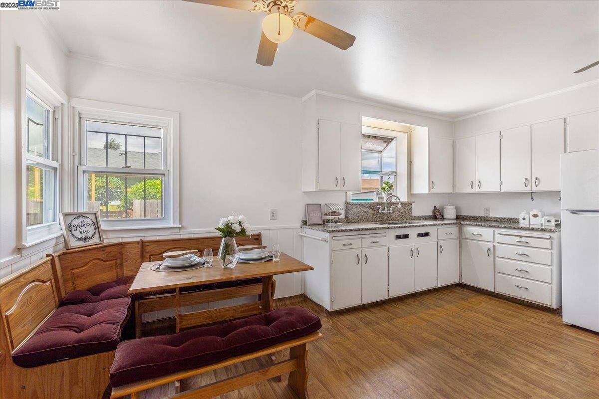 Detail Gallery Image 14 of 26 For 9900 Maddux Dr, Oakland,  CA 94603 - 3 Beds | 2 Baths