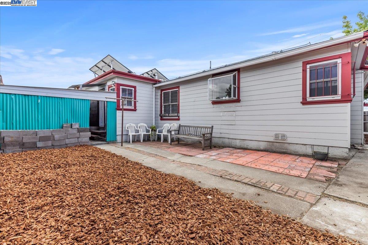 Detail Gallery Image 23 of 26 For 9900 Maddux Dr, Oakland,  CA 94603 - 3 Beds | 2 Baths