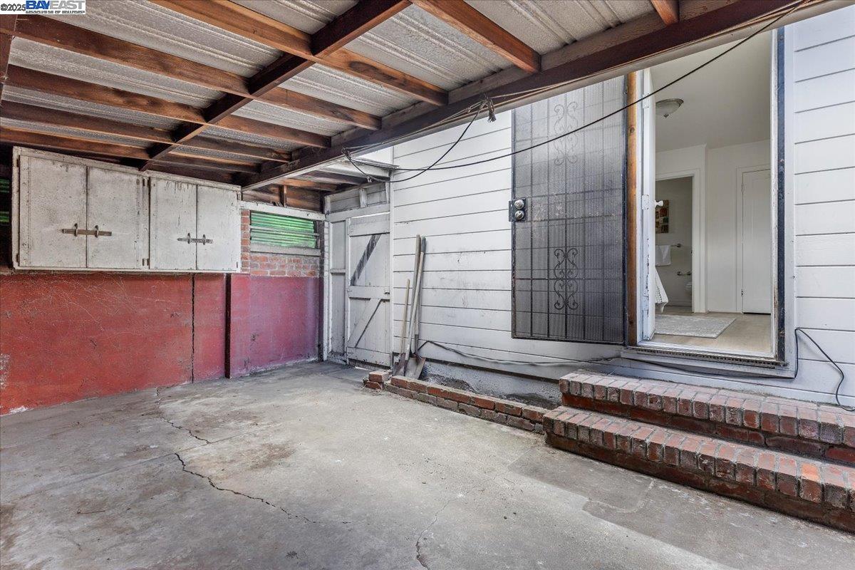 Detail Gallery Image 26 of 26 For 9900 Maddux Dr, Oakland,  CA 94603 - 3 Beds | 2 Baths