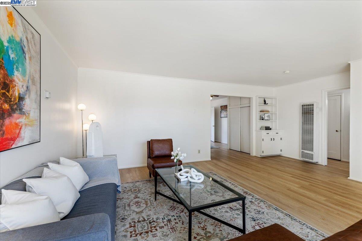 Detail Gallery Image 8 of 26 For 9900 Maddux Dr, Oakland,  CA 94603 - 3 Beds | 2 Baths