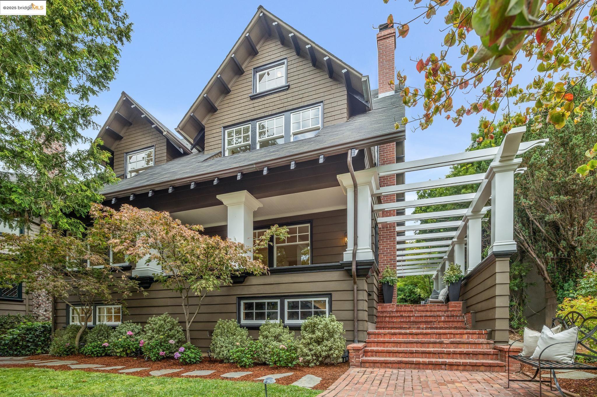 Detail Gallery Image 2 of 50 For 118 Hillside Ave, Piedmont,  CA 94611 - 3 Beds | 2/1 Baths