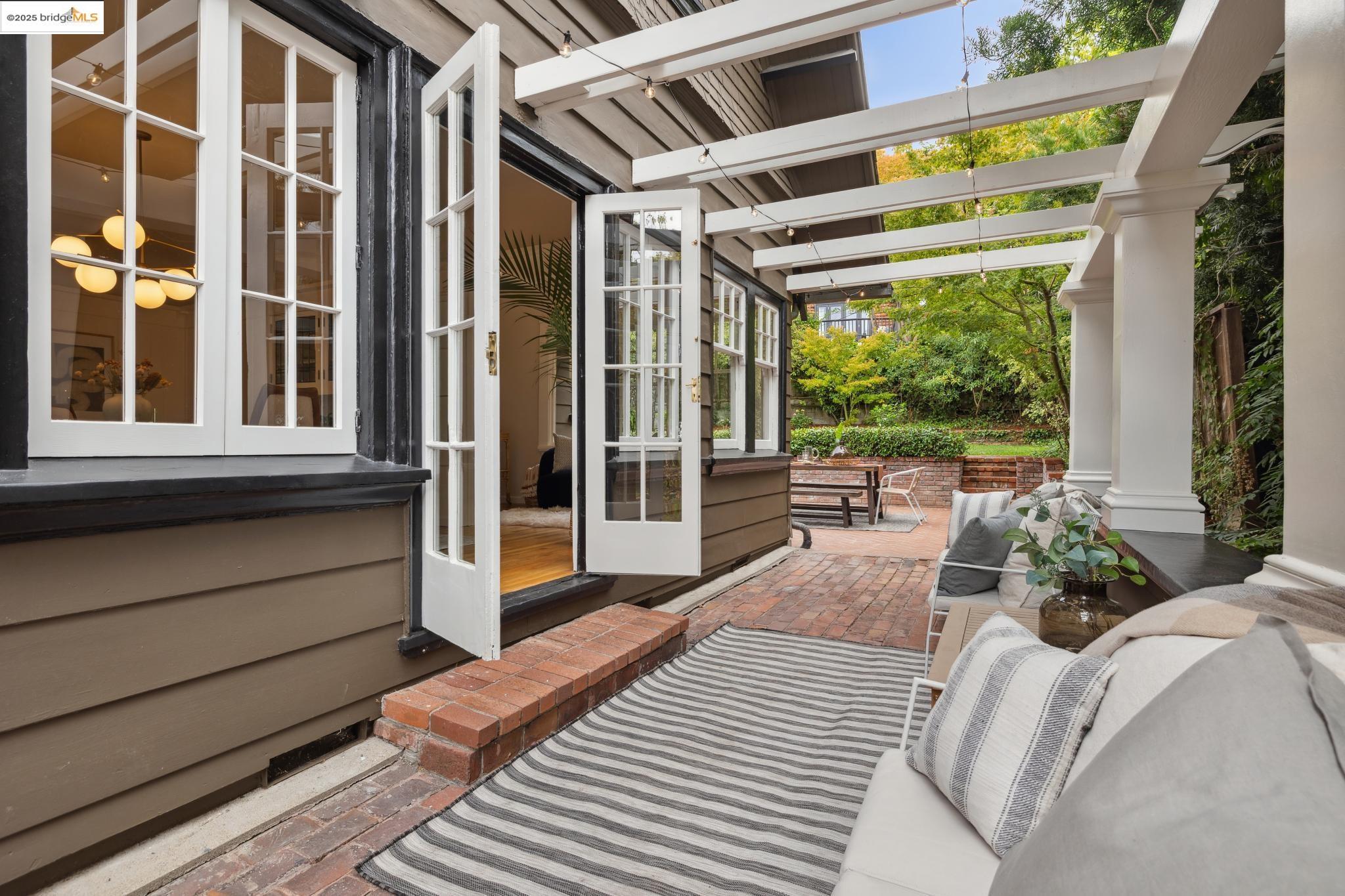 Detail Gallery Image 12 of 50 For 118 Hillside Ave, Piedmont,  CA 94611 - 3 Beds | 2/1 Baths