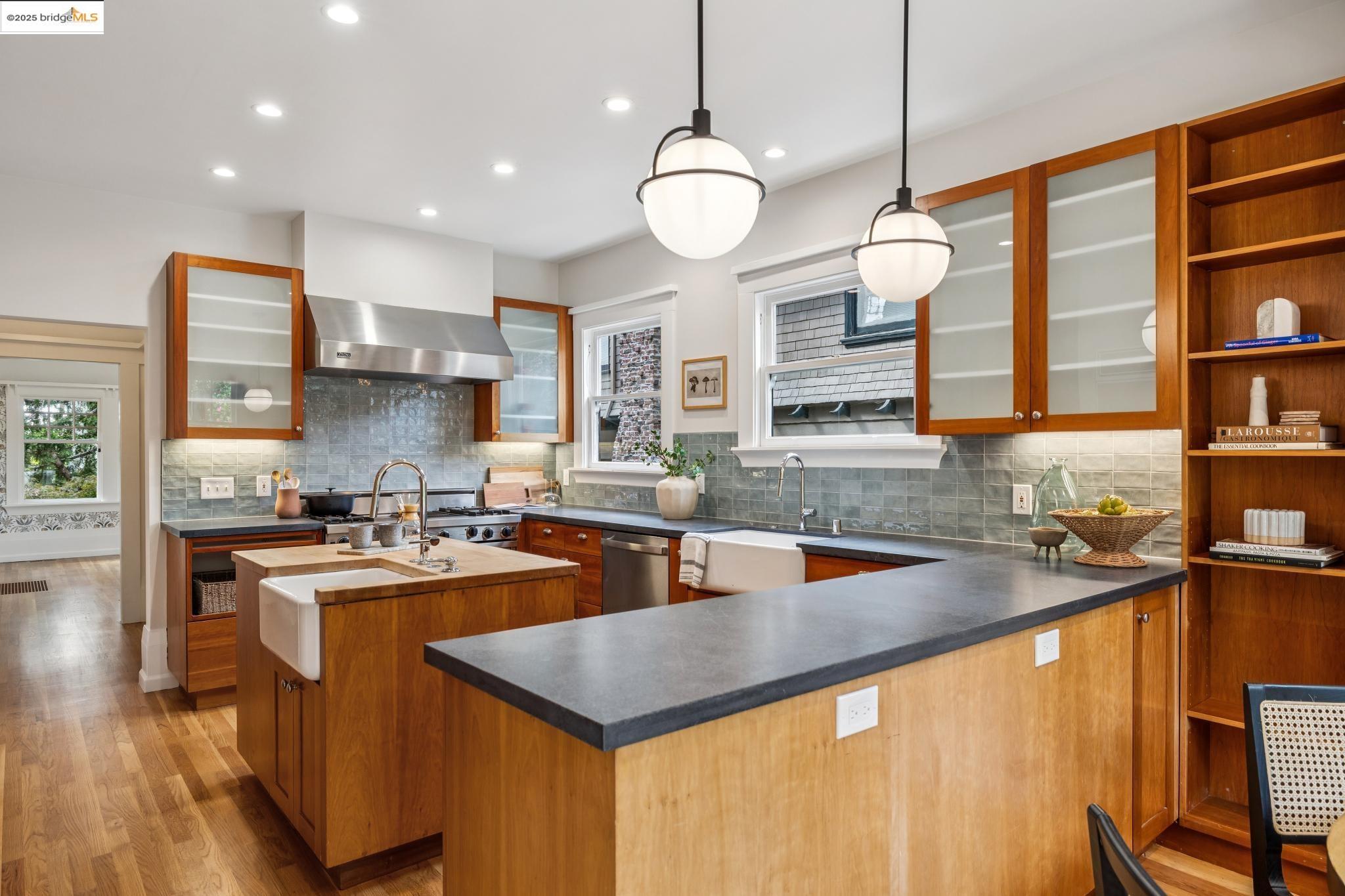 Detail Gallery Image 19 of 50 For 118 Hillside Ave, Piedmont,  CA 94611 - 3 Beds | 2/1 Baths