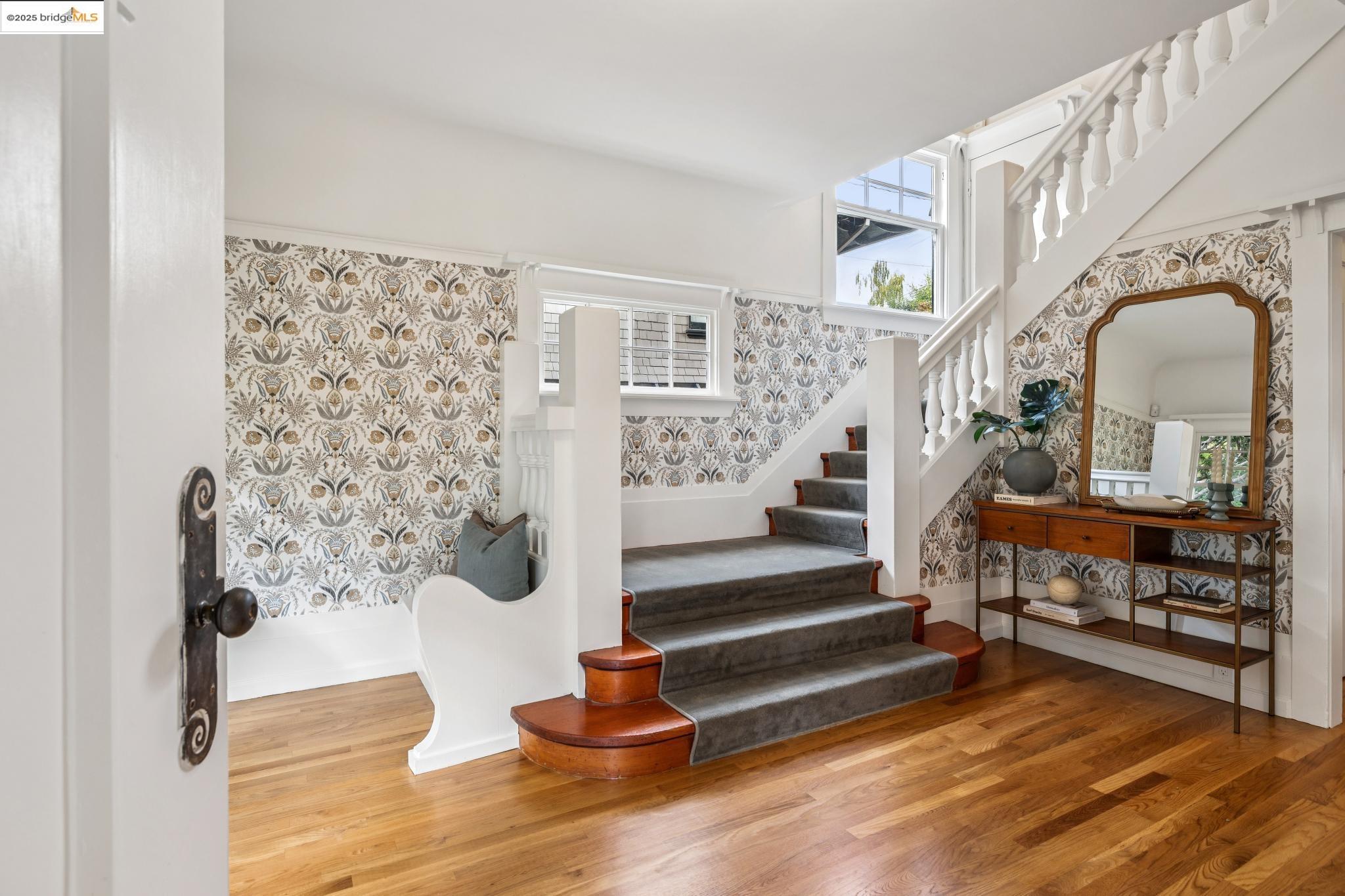Detail Gallery Image 3 of 50 For 118 Hillside Ave, Piedmont,  CA 94611 - 3 Beds | 2/1 Baths