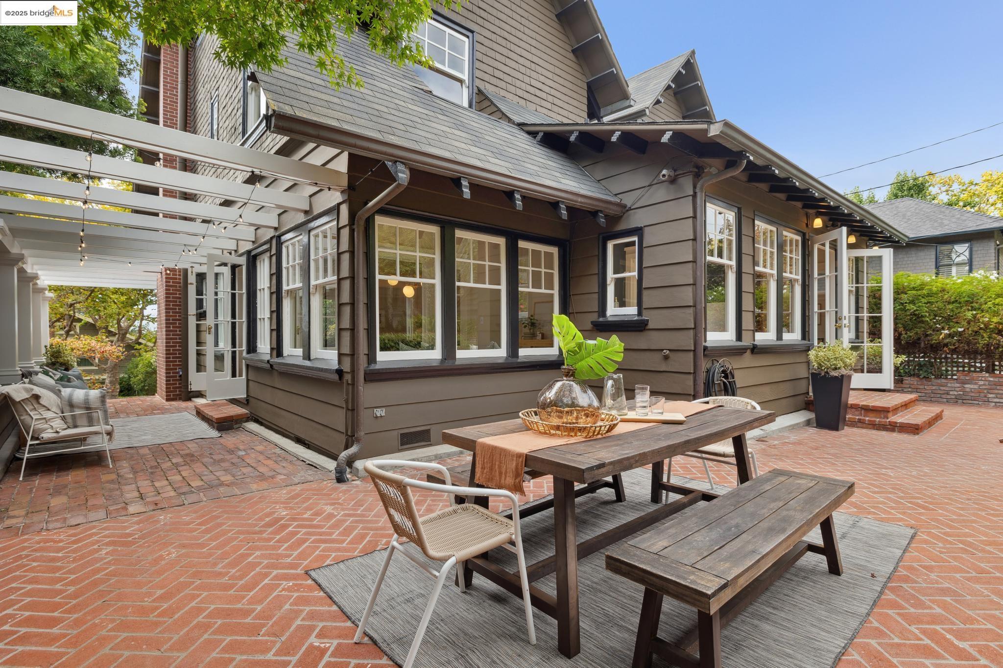 Detail Gallery Image 23 of 50 For 118 Hillside Ave, Piedmont,  CA 94611 - 3 Beds | 2/1 Baths