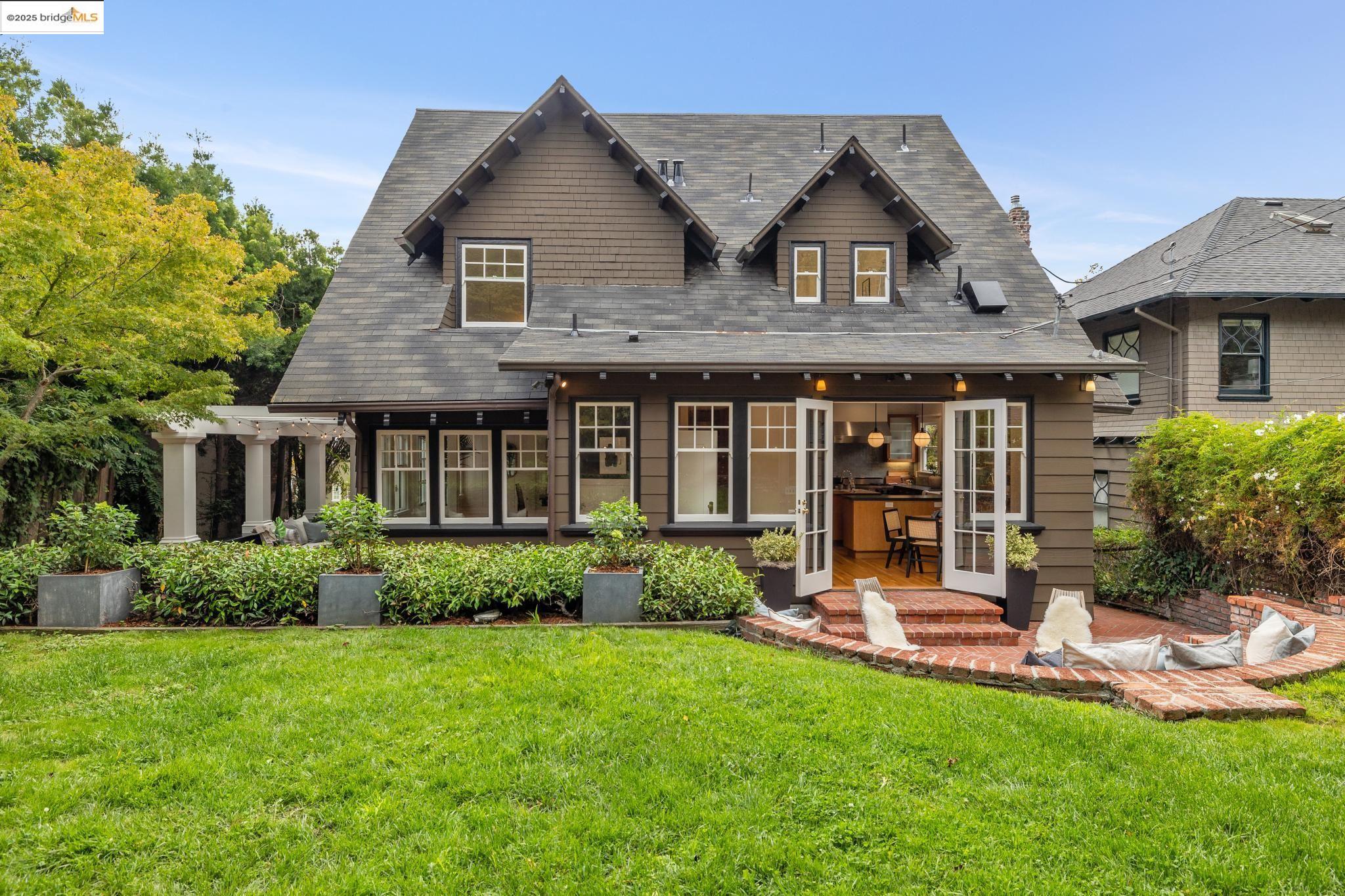 Detail Gallery Image 25 of 50 For 118 Hillside Ave, Piedmont,  CA 94611 - 3 Beds | 2/1 Baths