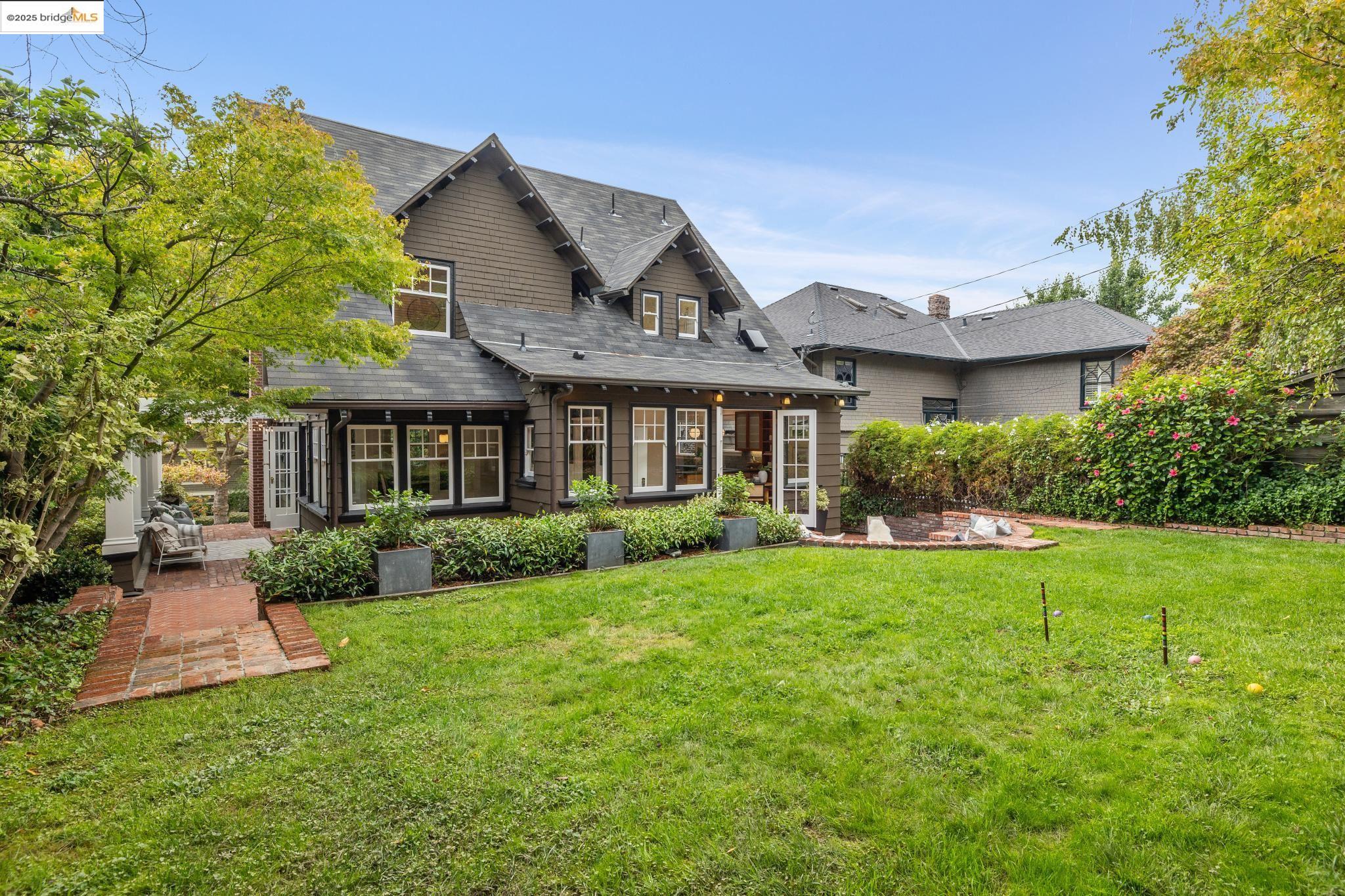 Detail Gallery Image 26 of 50 For 118 Hillside Ave, Piedmont,  CA 94611 - 3 Beds | 2/1 Baths
