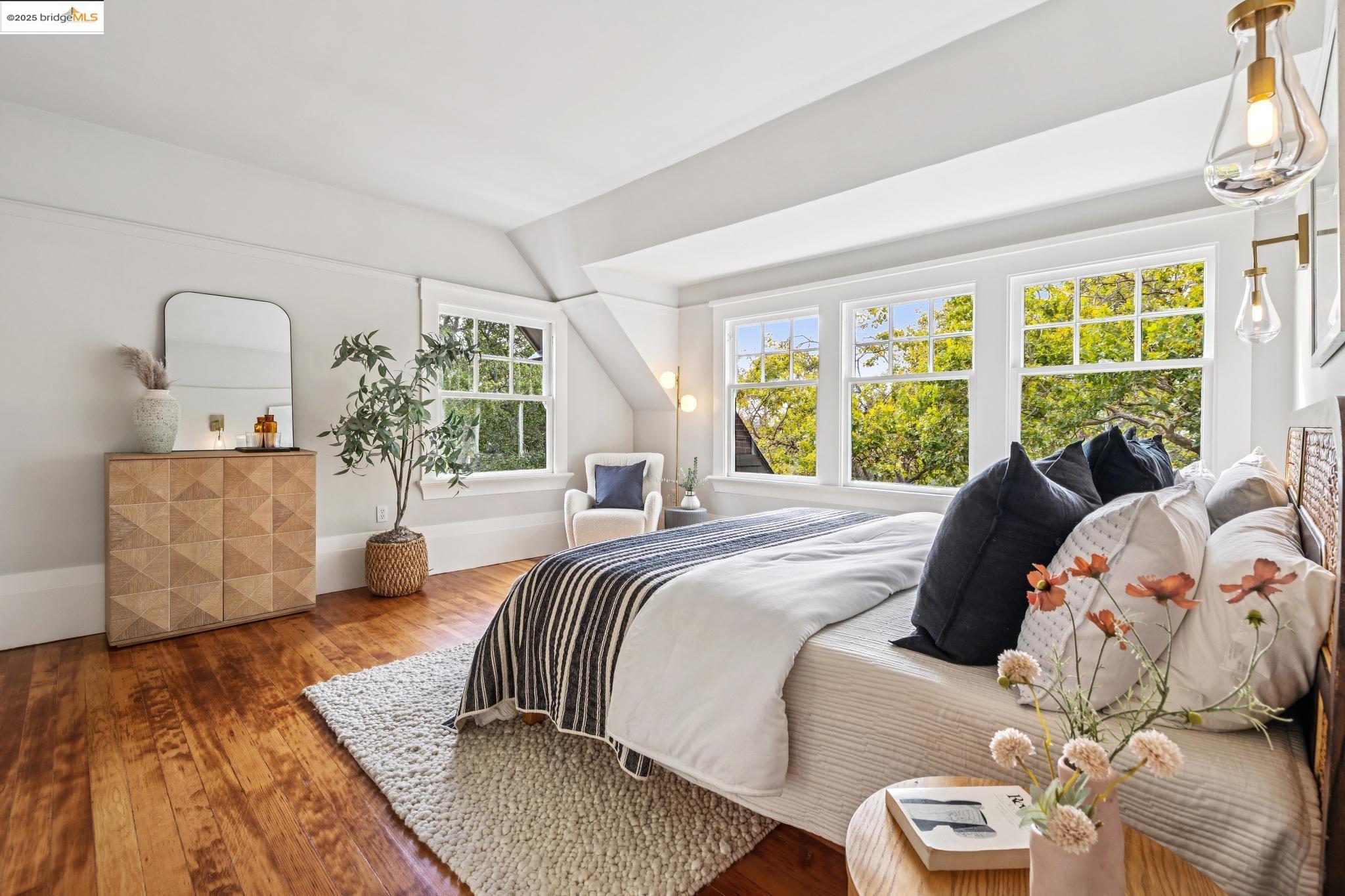 Detail Gallery Image 30 of 50 For 118 Hillside Ave, Piedmont,  CA 94611 - 3 Beds | 2/1 Baths
