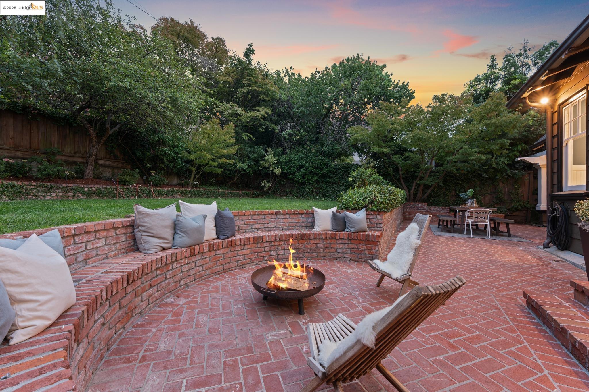 Detail Gallery Image 43 of 50 For 118 Hillside Ave, Piedmont,  CA 94611 - 3 Beds | 2/1 Baths
