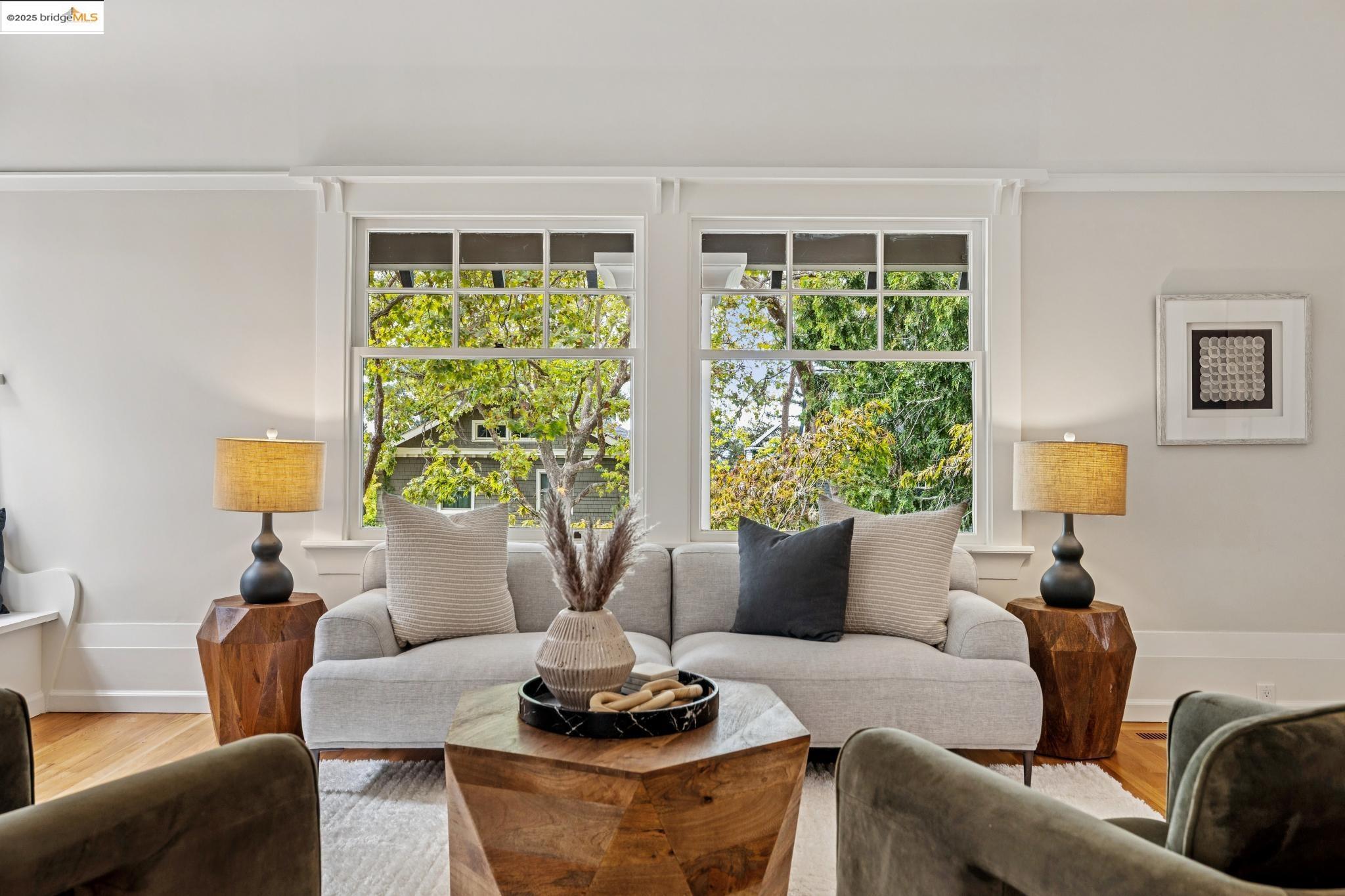 Detail Gallery Image 6 of 50 For 118 Hillside Ave, Piedmont,  CA 94611 - 3 Beds | 2/1 Baths
