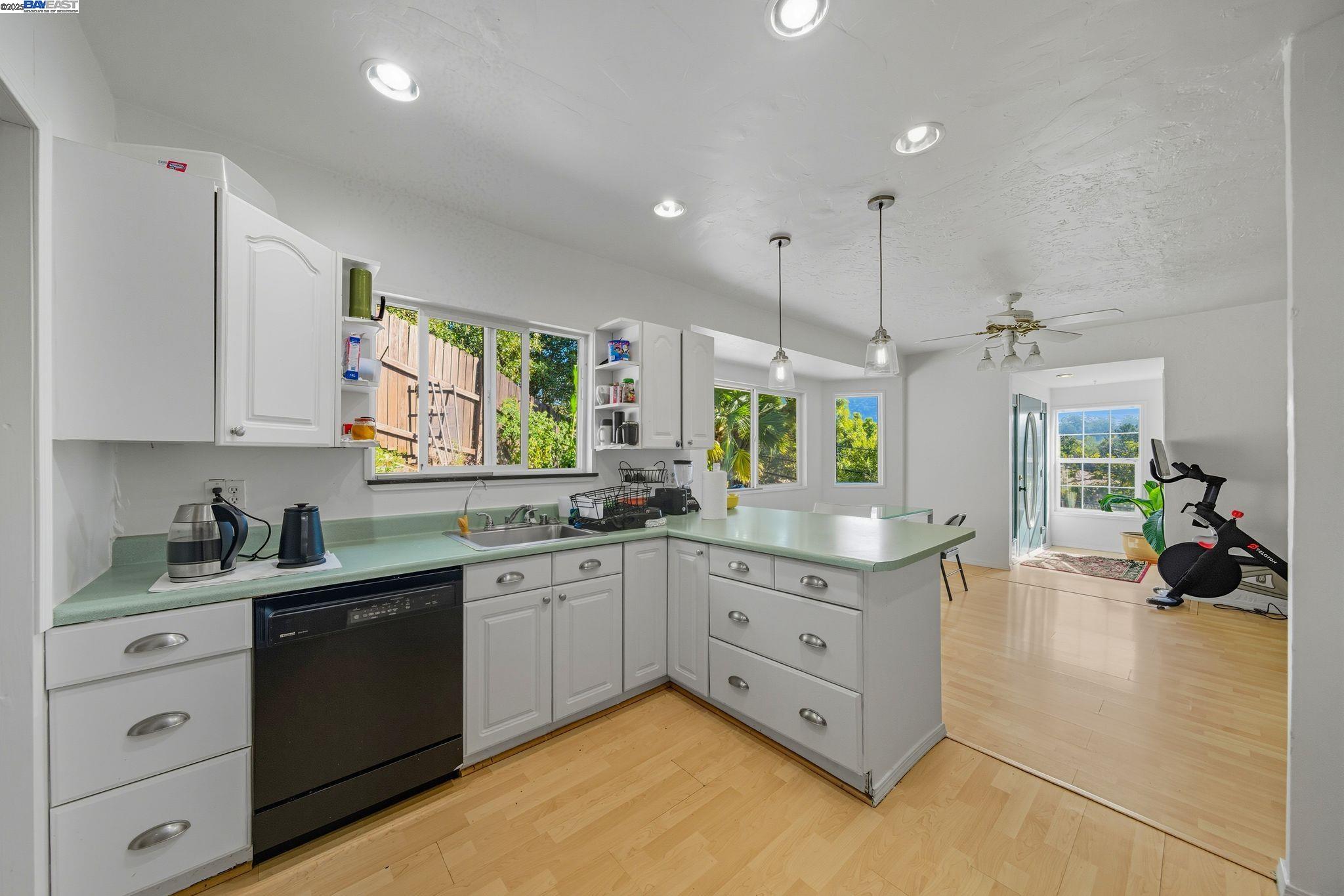Detail Gallery Image 38 of 60 For 17 Prospect Dr, San Rafael,  CA 94901 - – Beds | – Baths