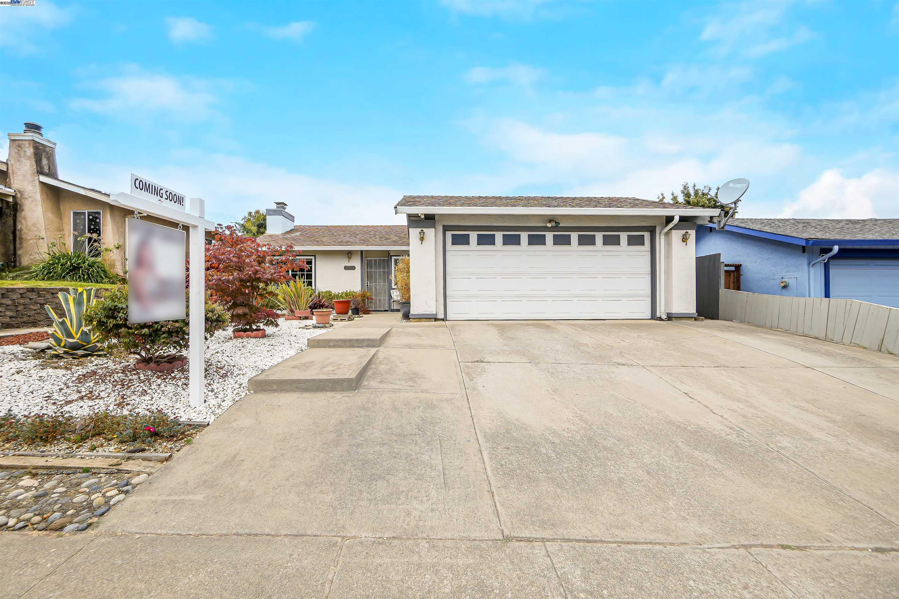 Detail Gallery Image 2 of 52 For 22633 Mossy Rock Drive, Hayward,  CA 94541 - 3 Beds | 2 Baths