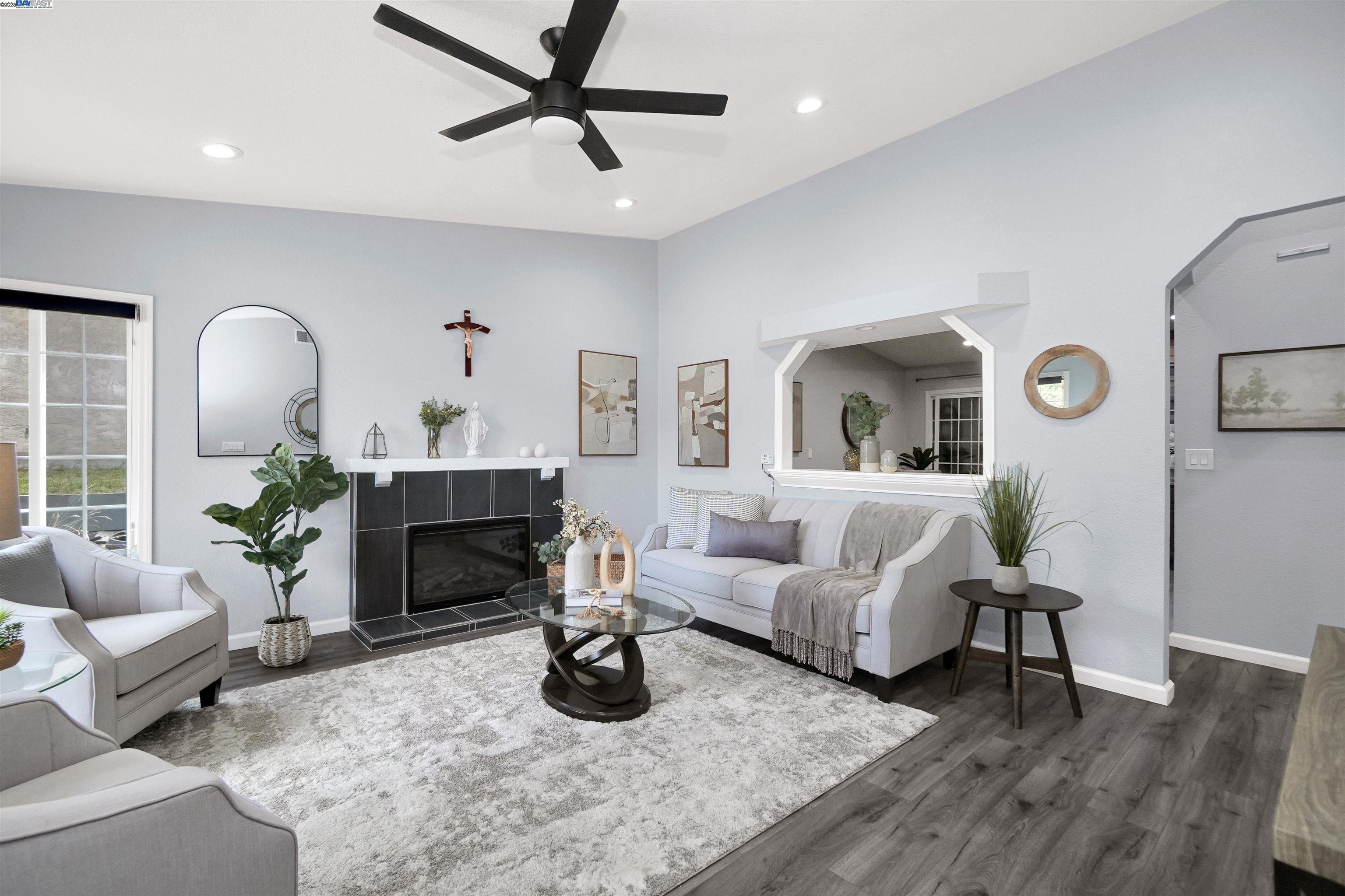 Detail Gallery Image 11 of 52 For 22633 Mossy Rock Drive, Hayward,  CA 94541 - 3 Beds | 2 Baths