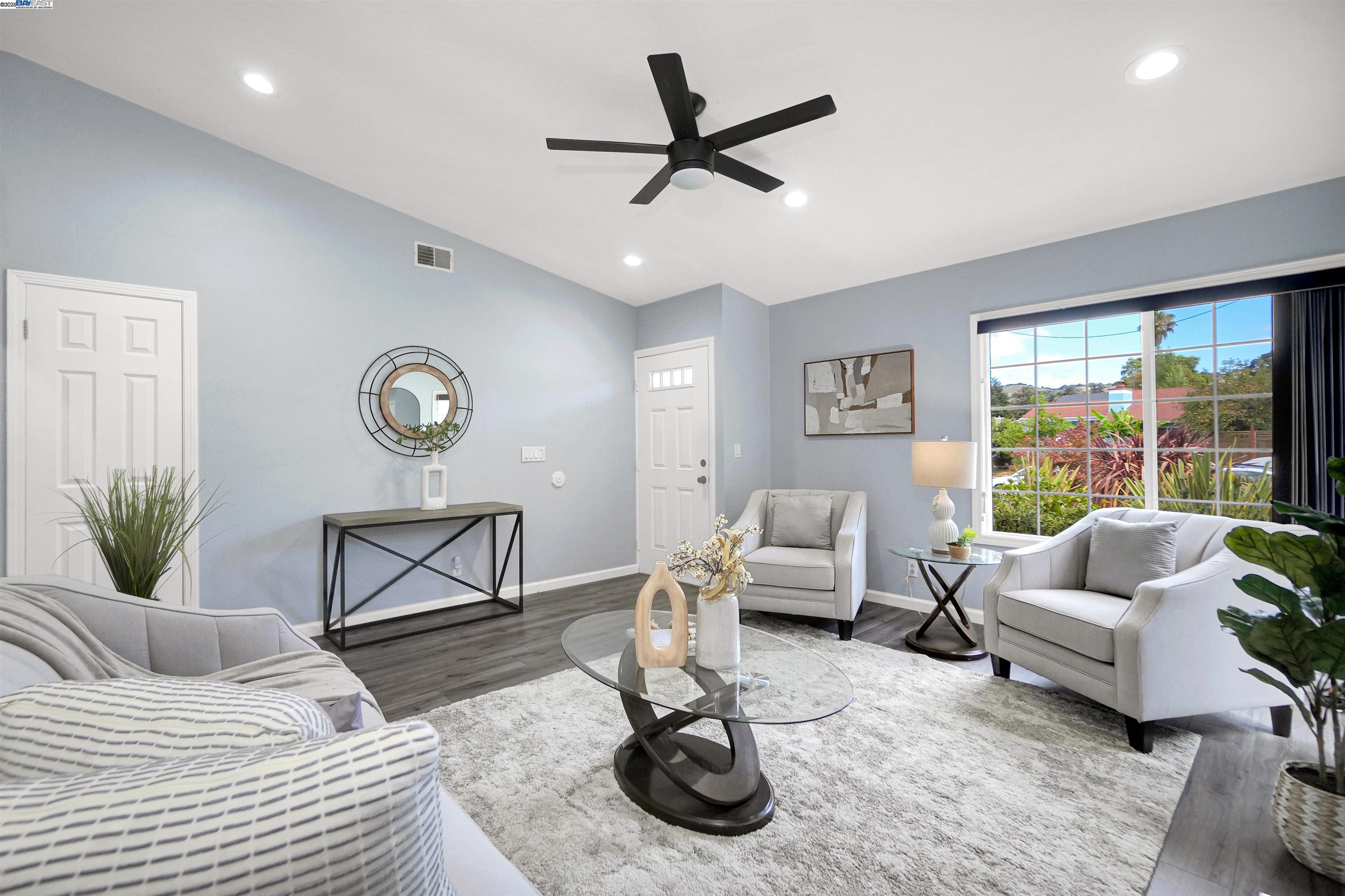 Detail Gallery Image 12 of 52 For 22633 Mossy Rock Drive, Hayward,  CA 94541 - 3 Beds | 2 Baths