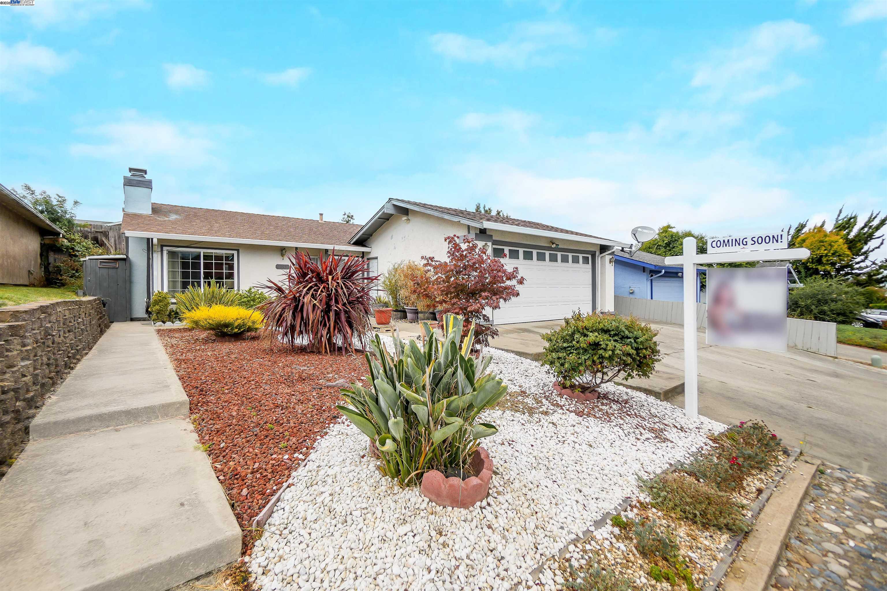 Detail Gallery Image 4 of 52 For 22633 Mossy Rock Drive, Hayward,  CA 94541 - 3 Beds | 2 Baths