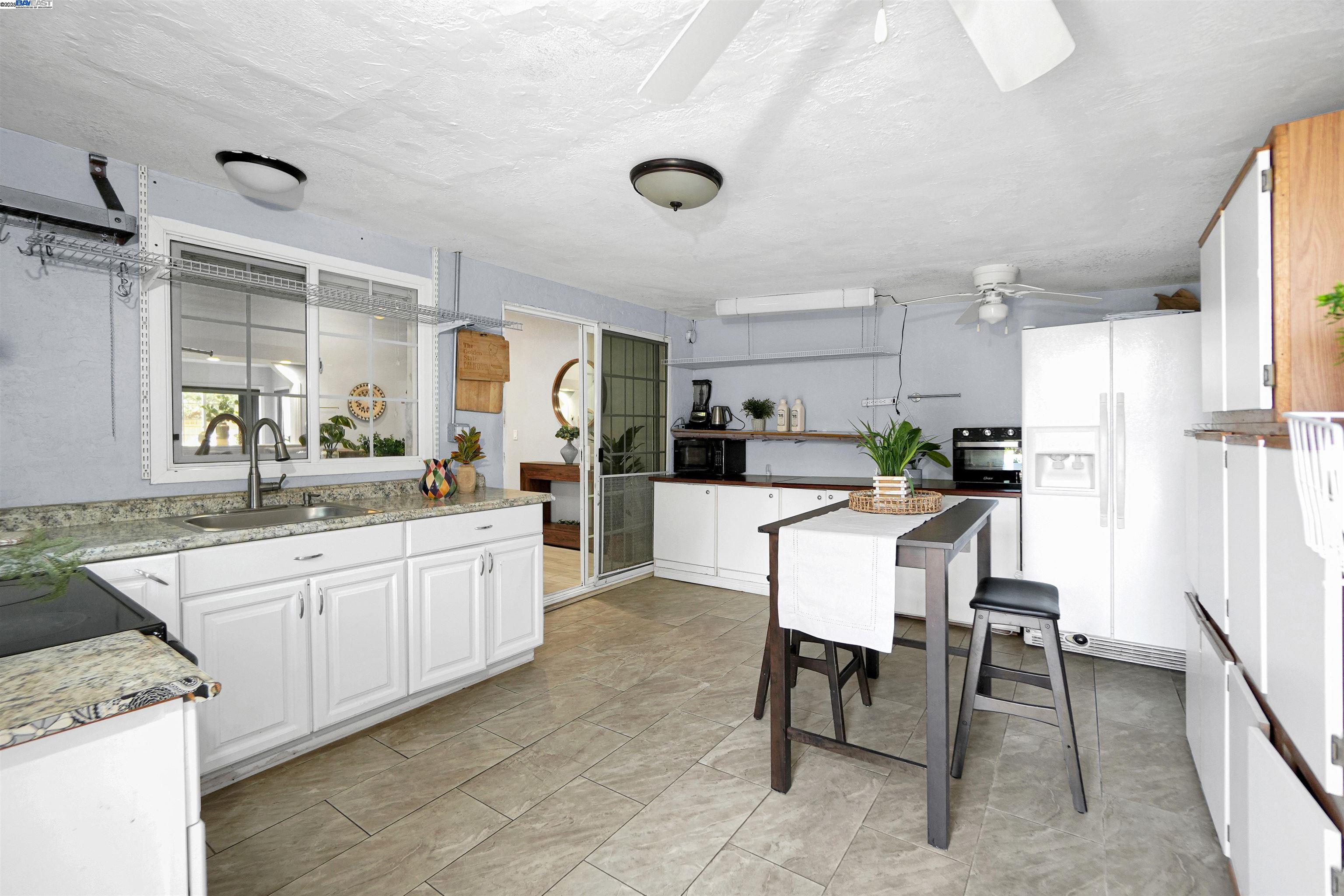 Detail Gallery Image 34 of 52 For 22633 Mossy Rock Drive, Hayward,  CA 94541 - 3 Beds | 2 Baths
