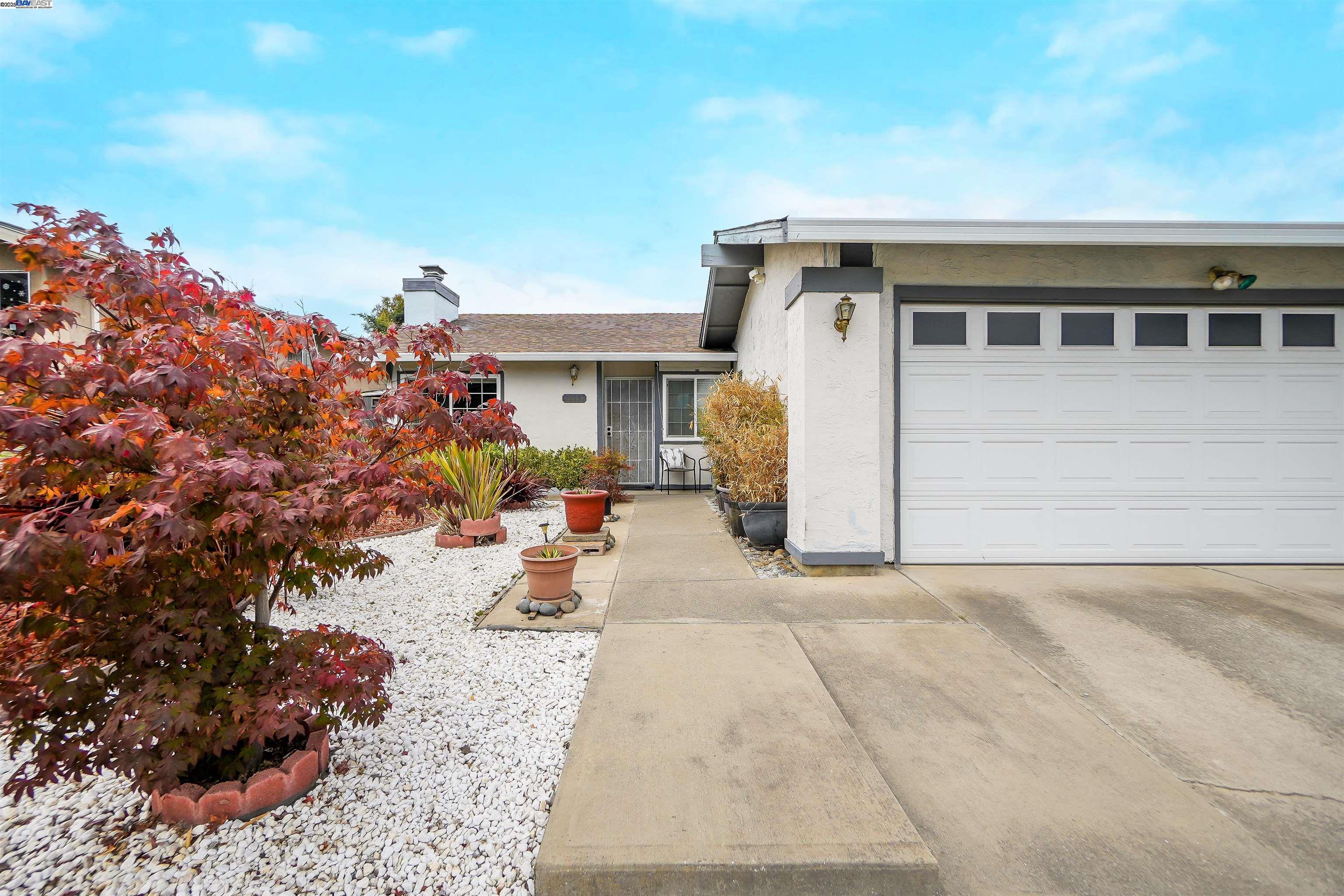 Detail Gallery Image 5 of 52 For 22633 Mossy Rock Drive, Hayward,  CA 94541 - 3 Beds | 2 Baths