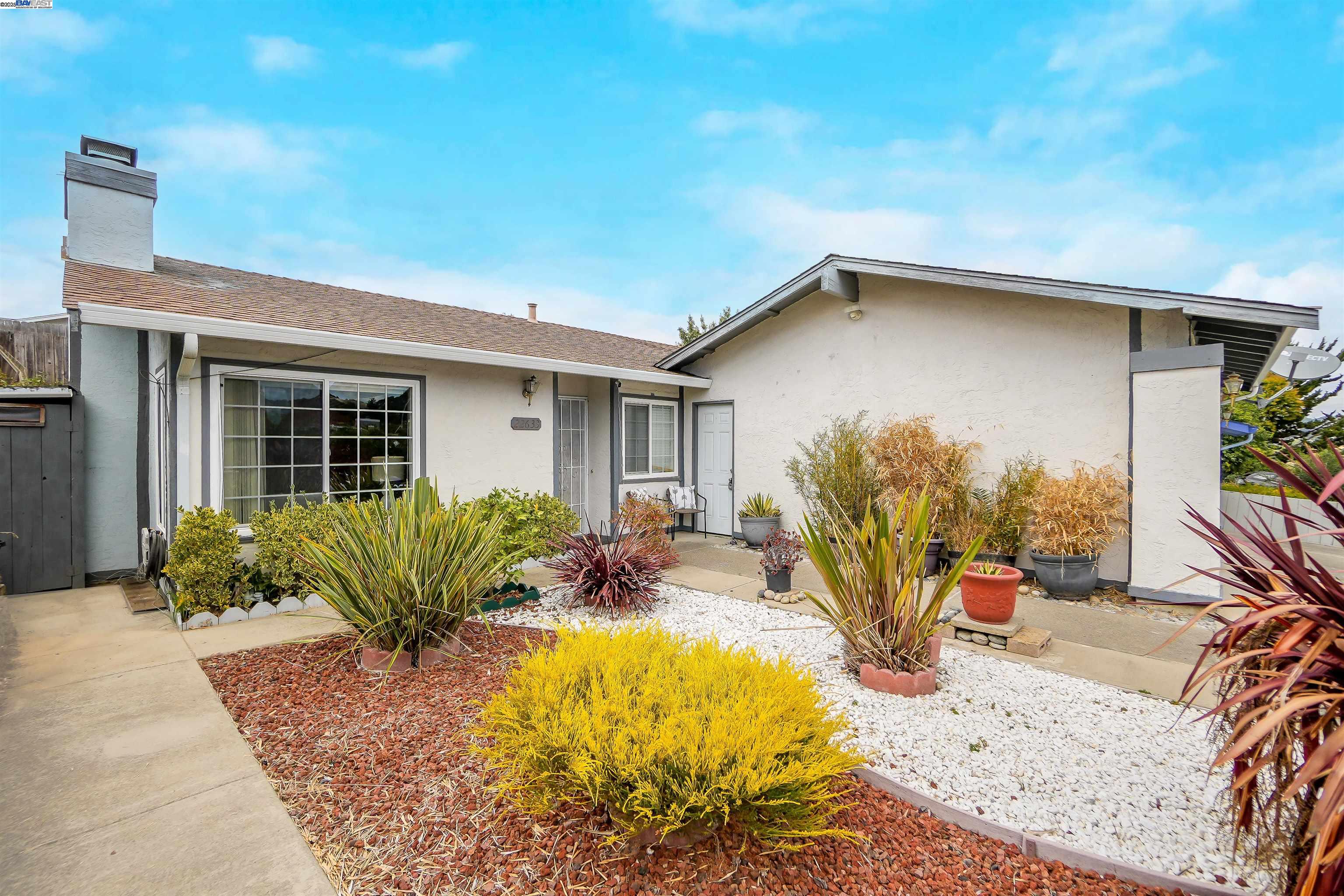 Detail Gallery Image 8 of 52 For 22633 Mossy Rock Drive, Hayward,  CA 94541 - 3 Beds | 2 Baths