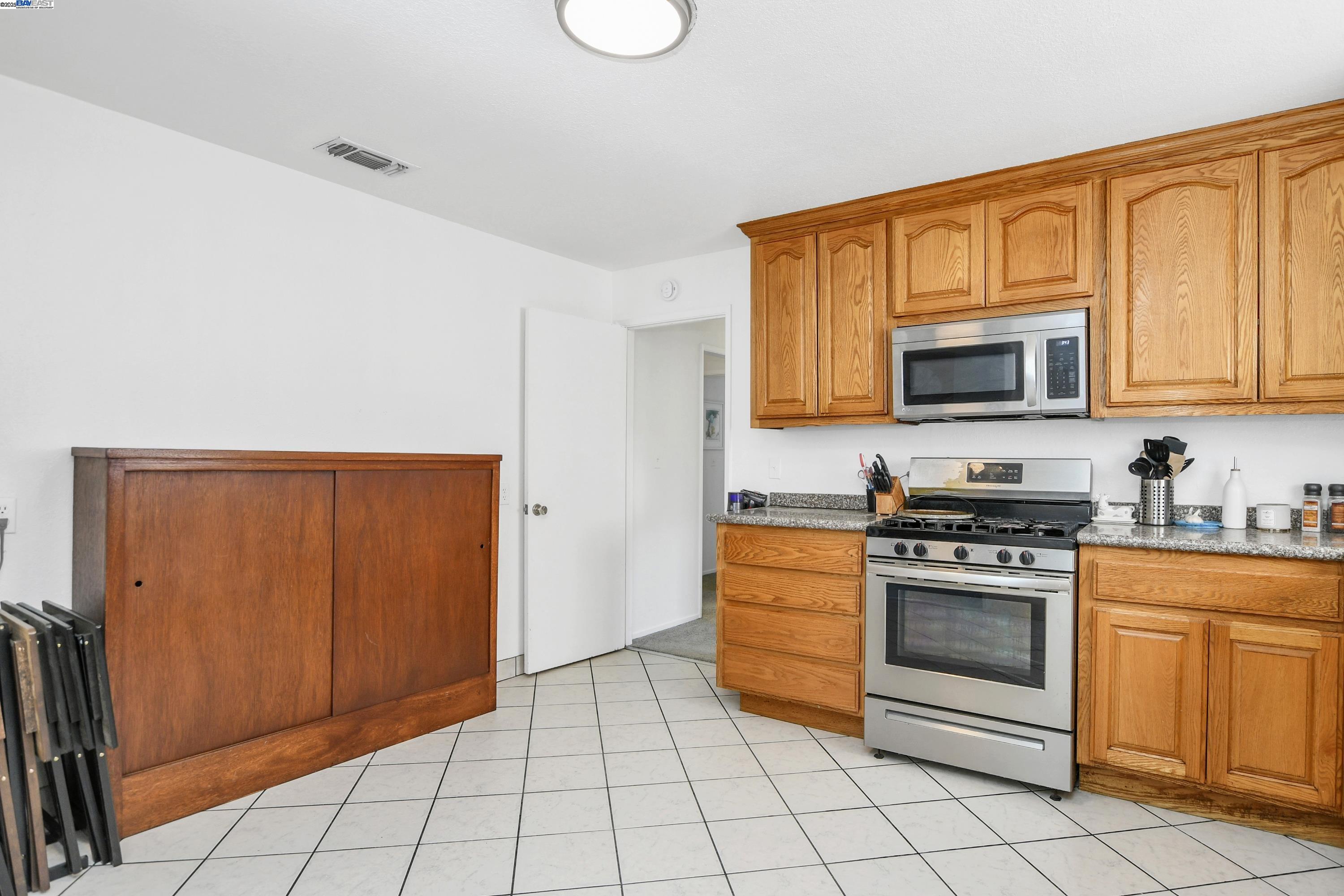 Detail Gallery Image 12 of 32 For 55 Malicoat Ave, Oakley,  CA 94561 - 3 Beds | 2 Baths